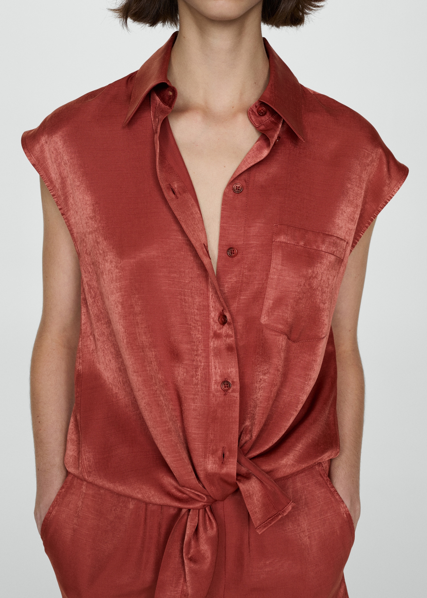 Camisa satinada lazo - Plano medio