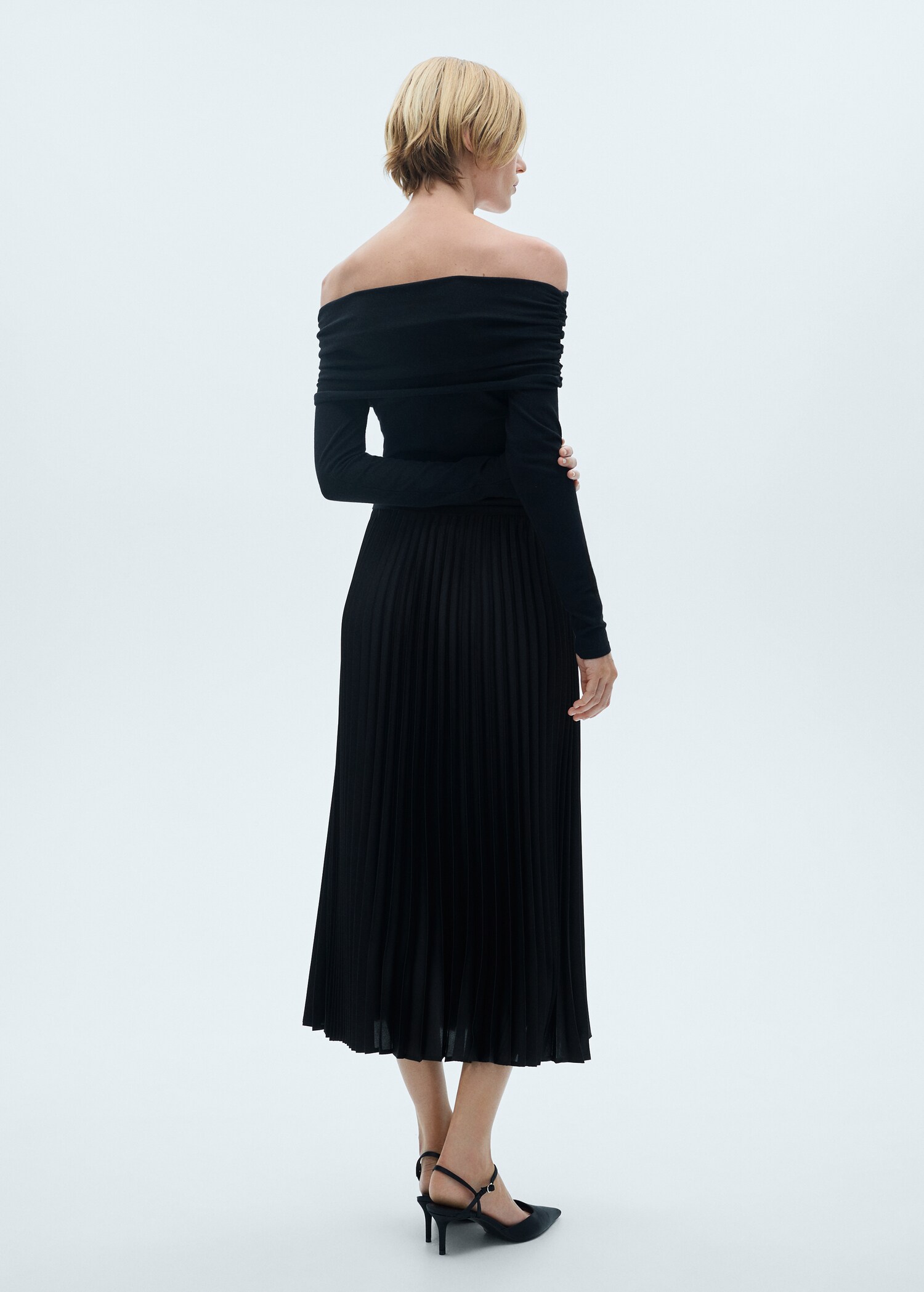 Pleated long skirt - Reverse of the article