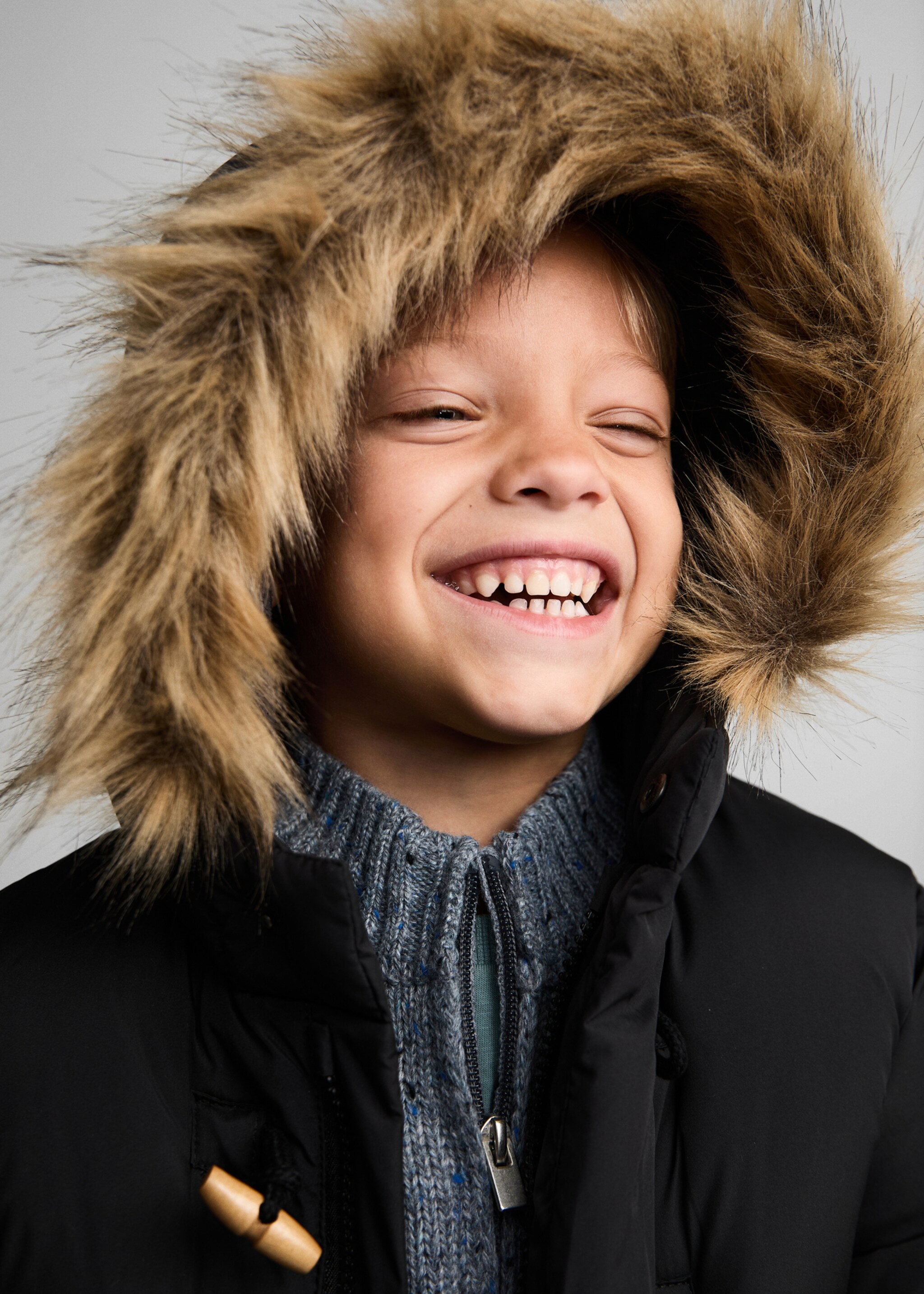 Quilted coat with fur-effect hood - Details of the article 1