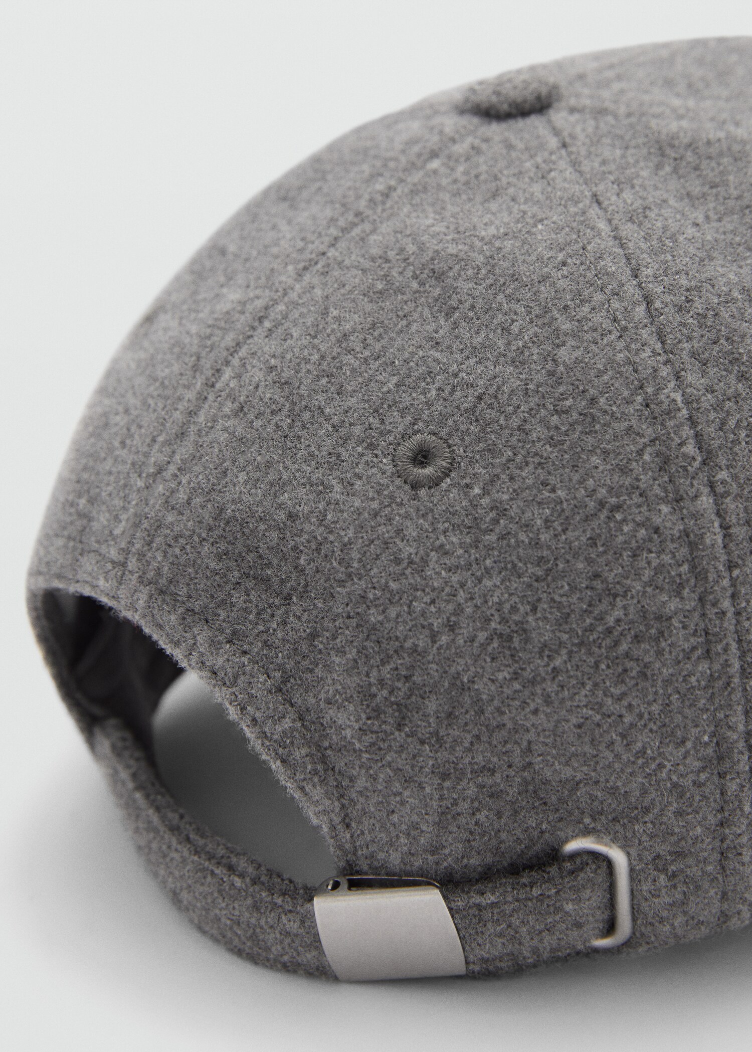 Cap with sheepskin detail - Details of the article 1