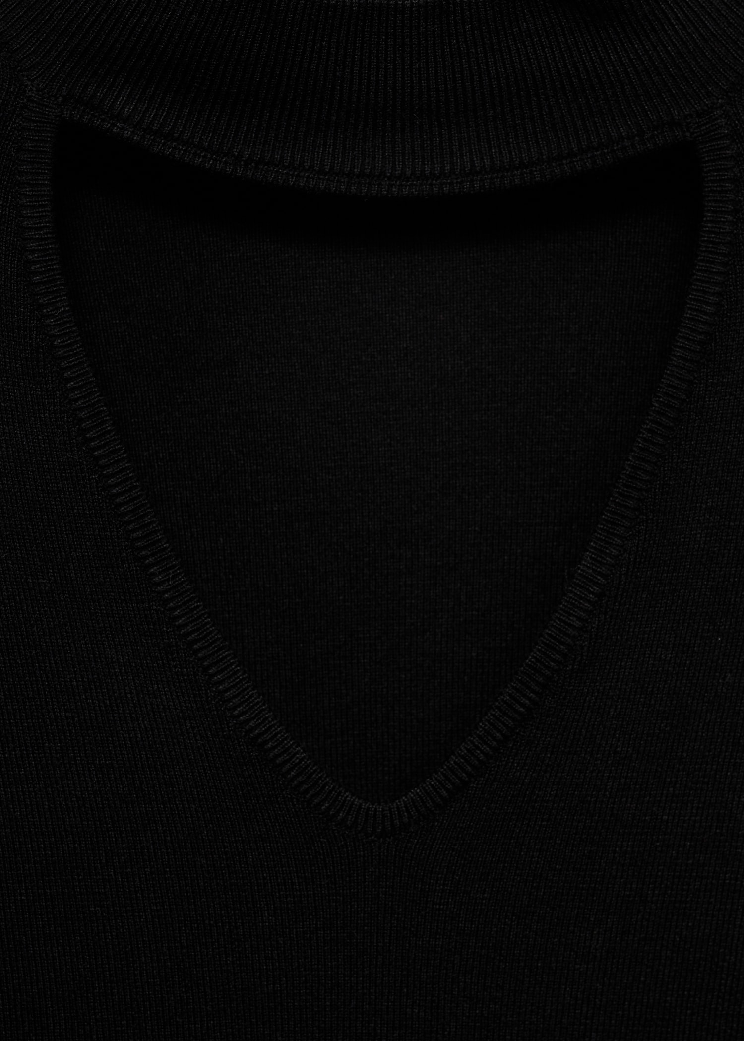 Cut-out back crop T-shirt - Details of the article 8