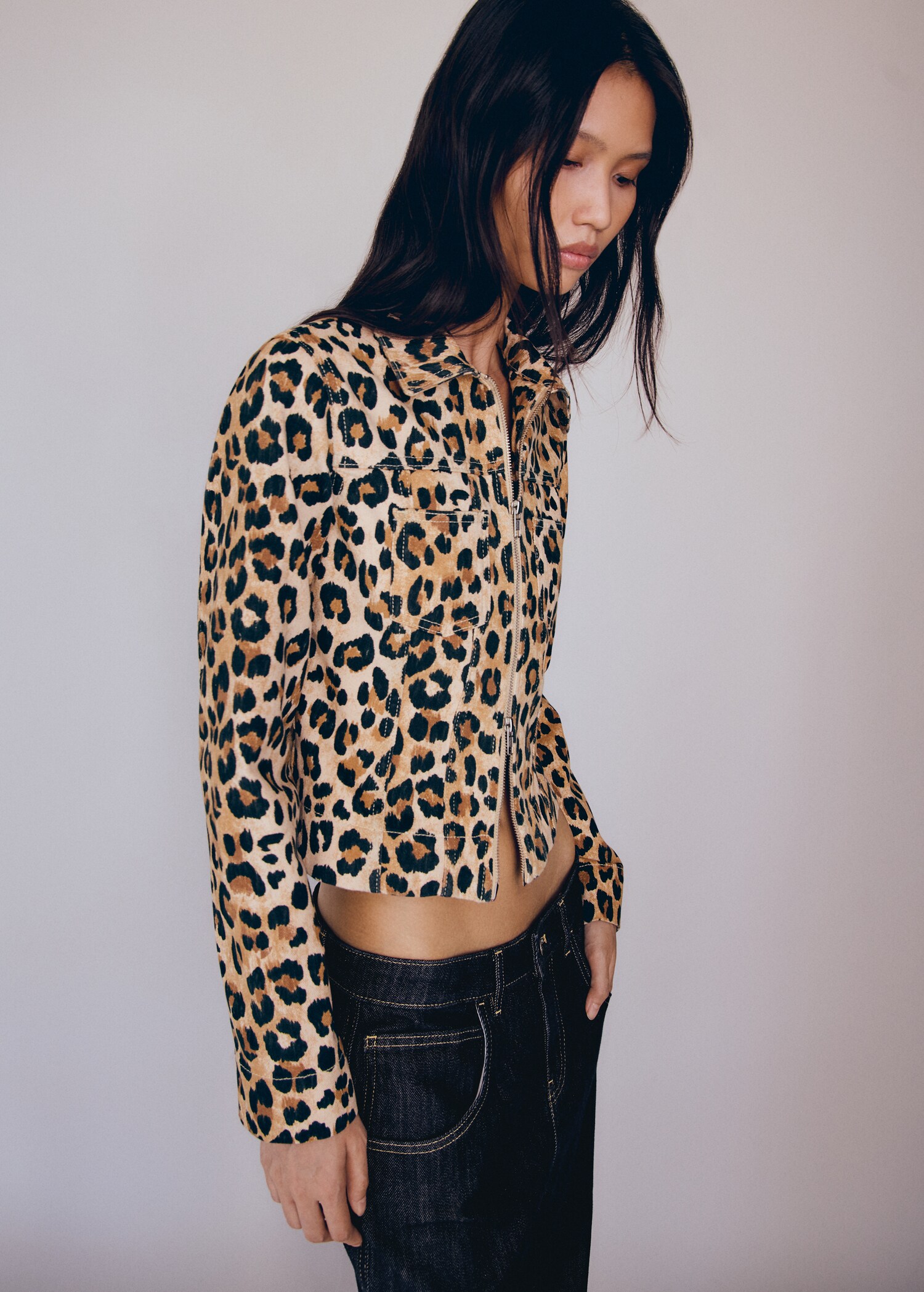 Cazadora leopardo cremallera doble - Plano medio