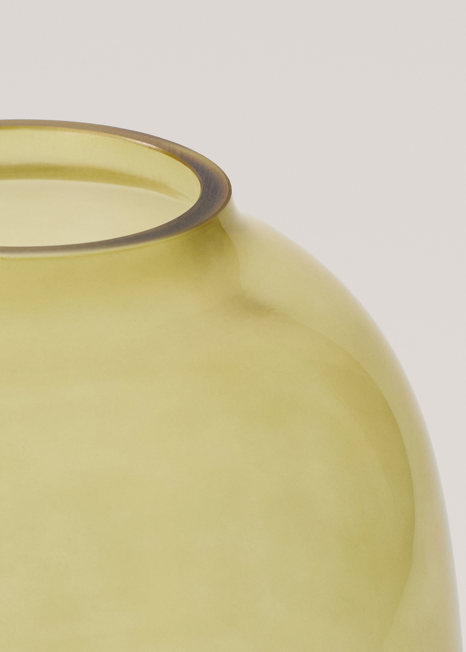 Green glass vase 6.7x10in - Details of the article 1