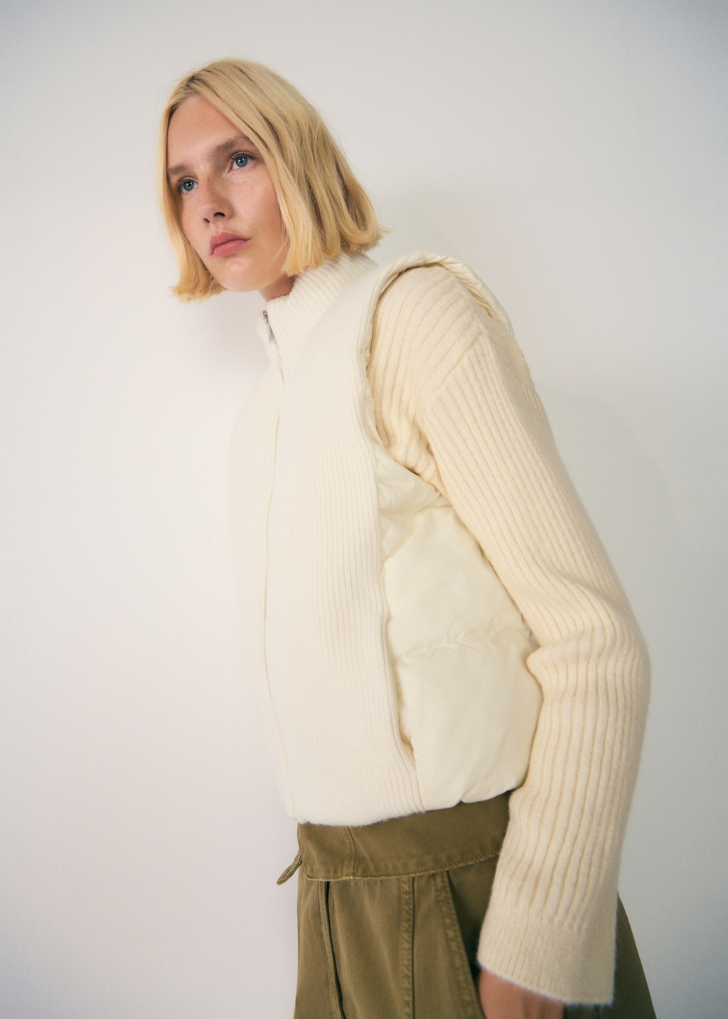 Contrasting knit vest