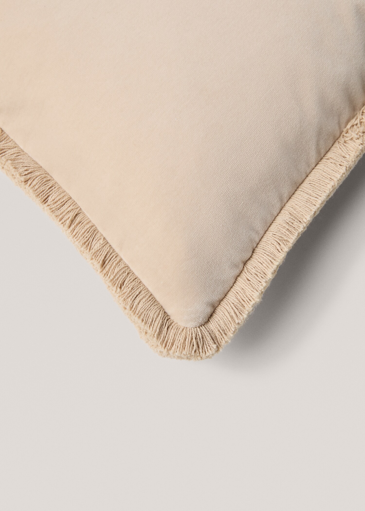 Pynteputetrekk i fløyel med frynser, 45x45 cm - Artikkeldetalj 2