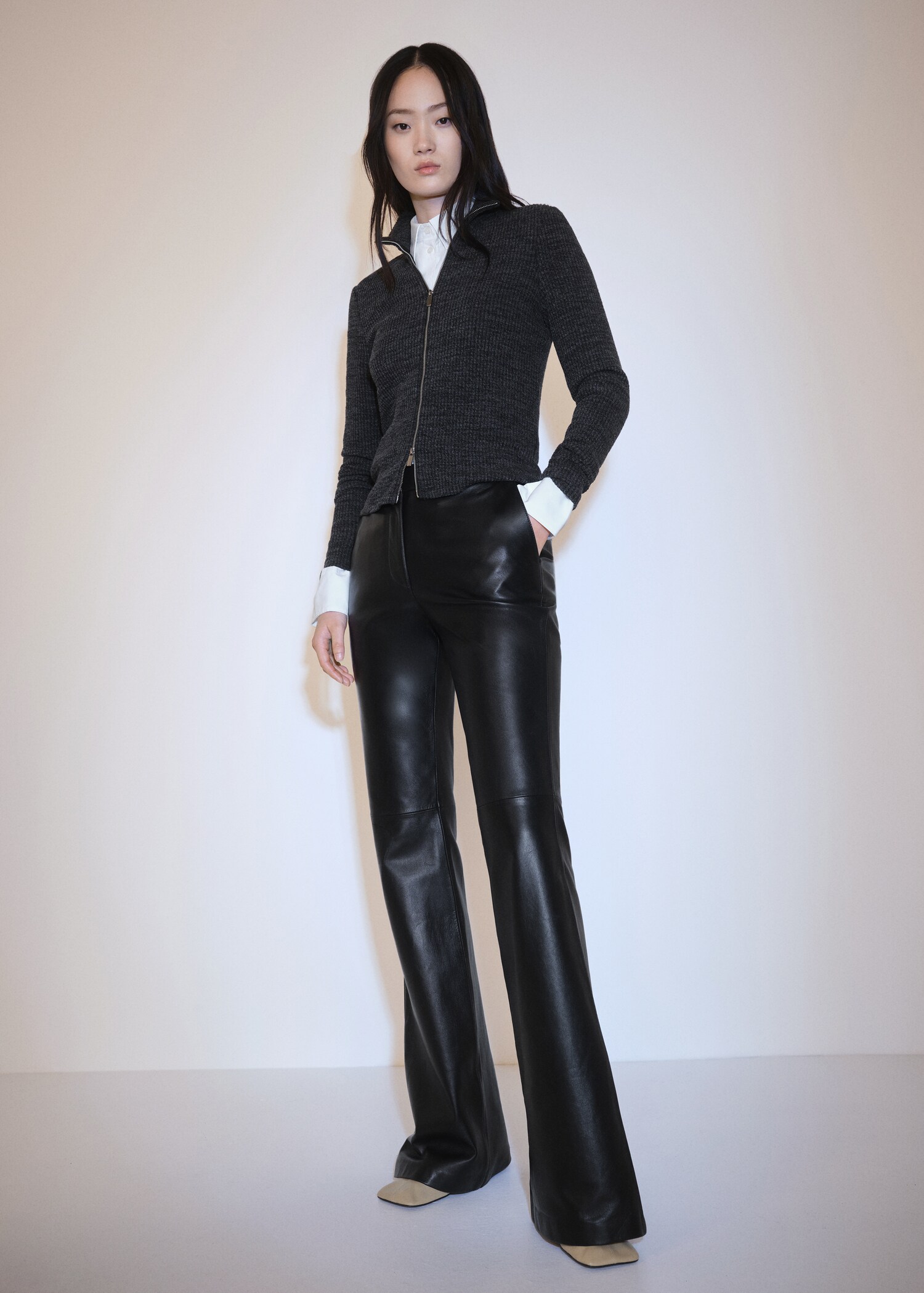 Knitted jacket with zip - Details of the article 2