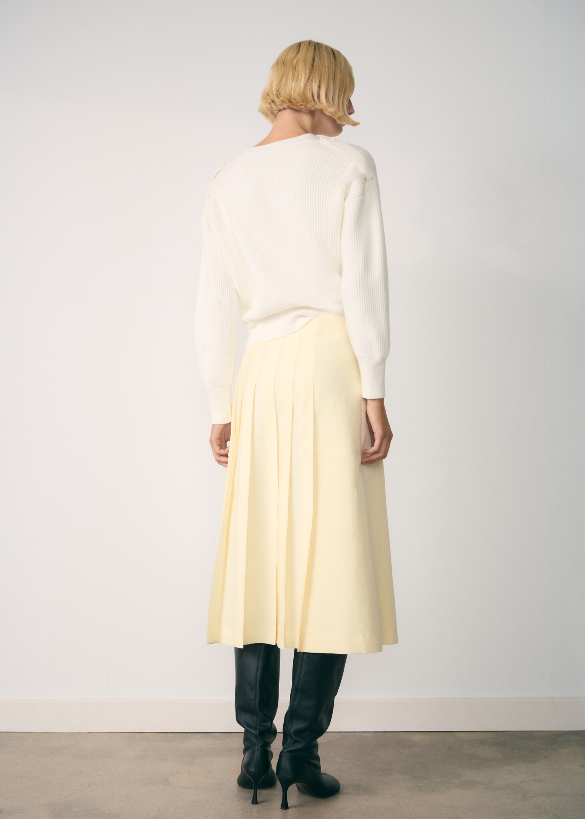 Button-strip cardigan - Reverse of the article