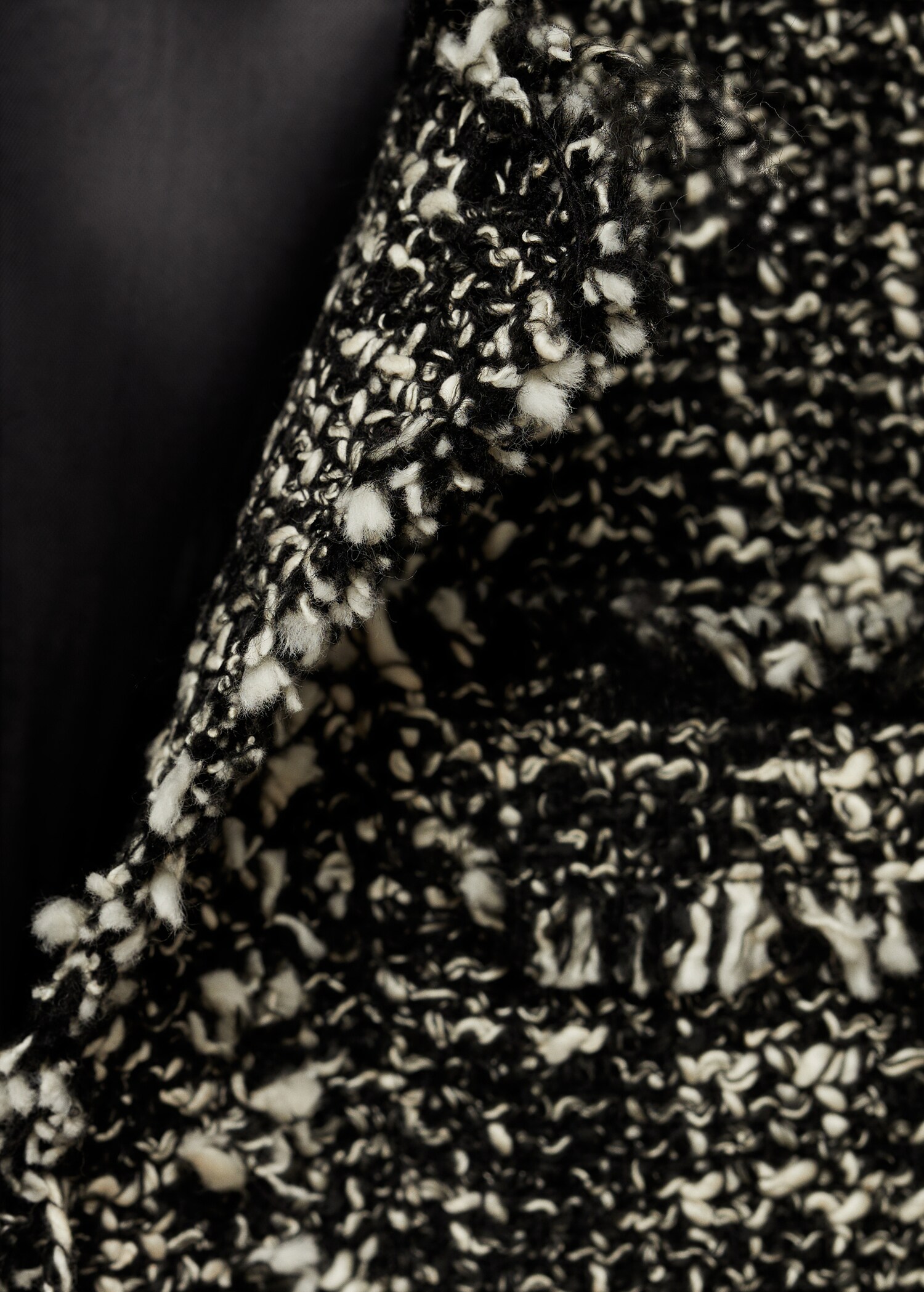 Tweed jacket with frayed ends - Details of the article 8