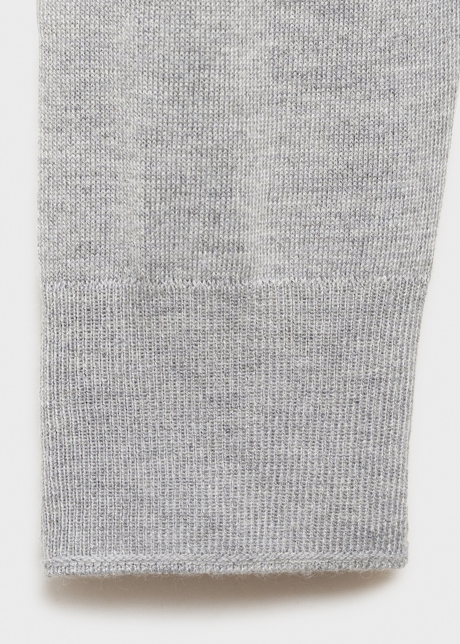 Fine-knit turtleneck sweater - Details of the article 0
