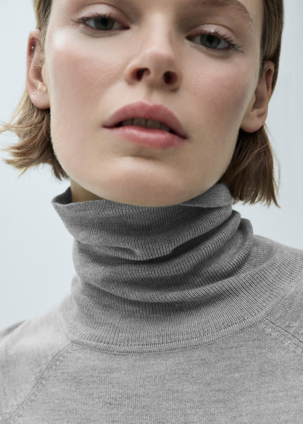 Mango Fine-knit turtleneck sweater thumbnail