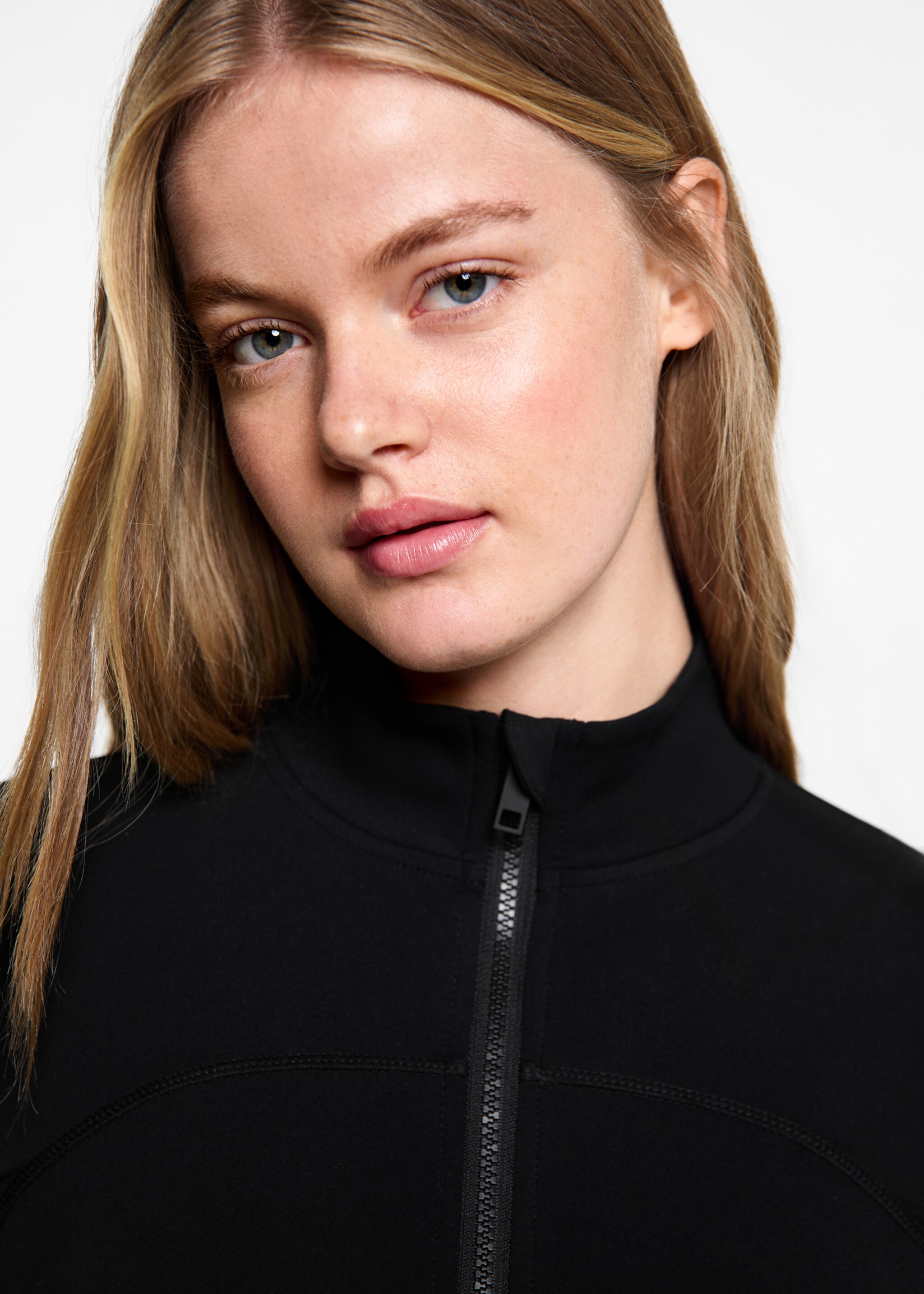 Sports sweatshirt with zip - Details of the article 1