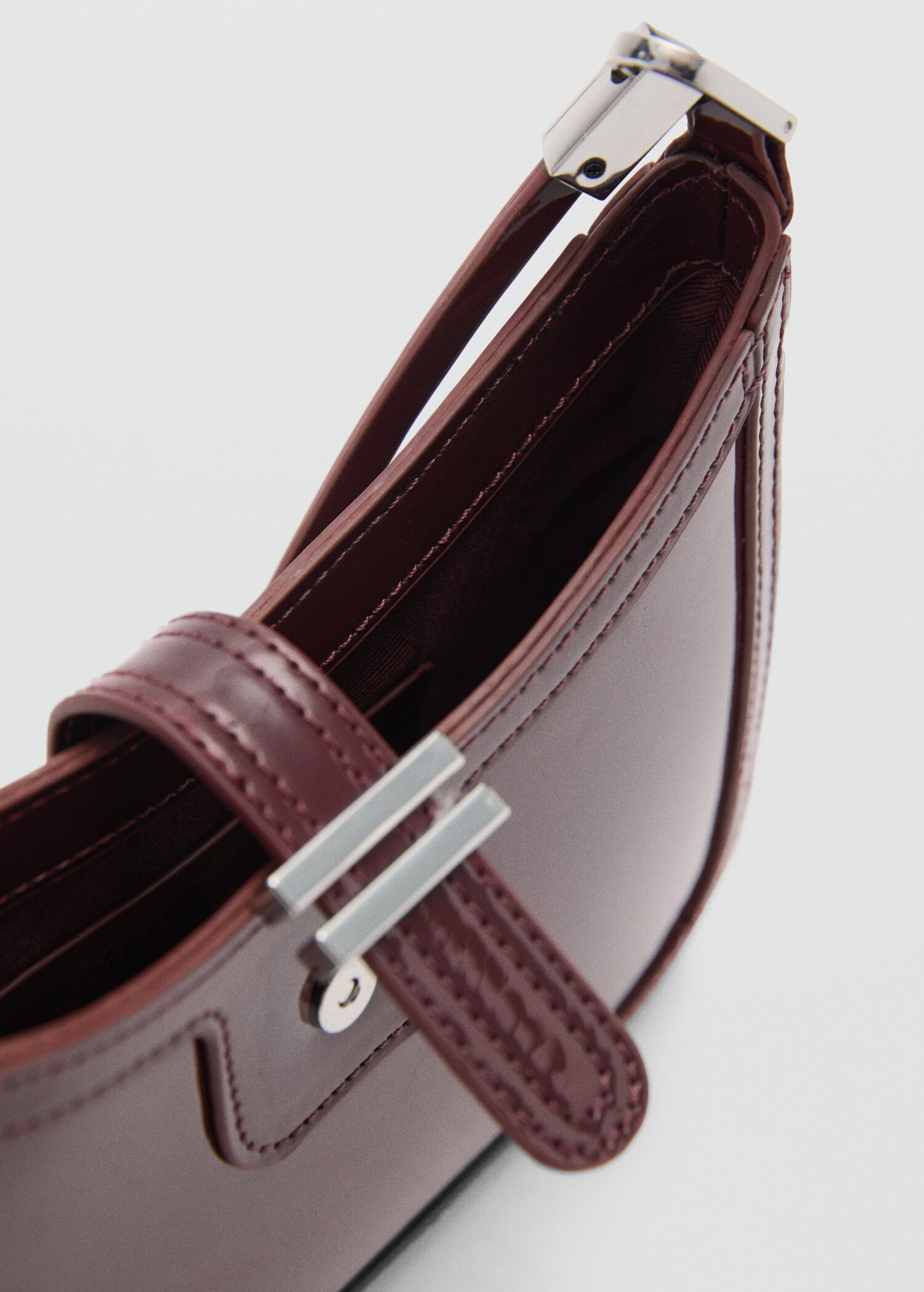 Patent leather-effect shoulder bag - Details of the article 2
