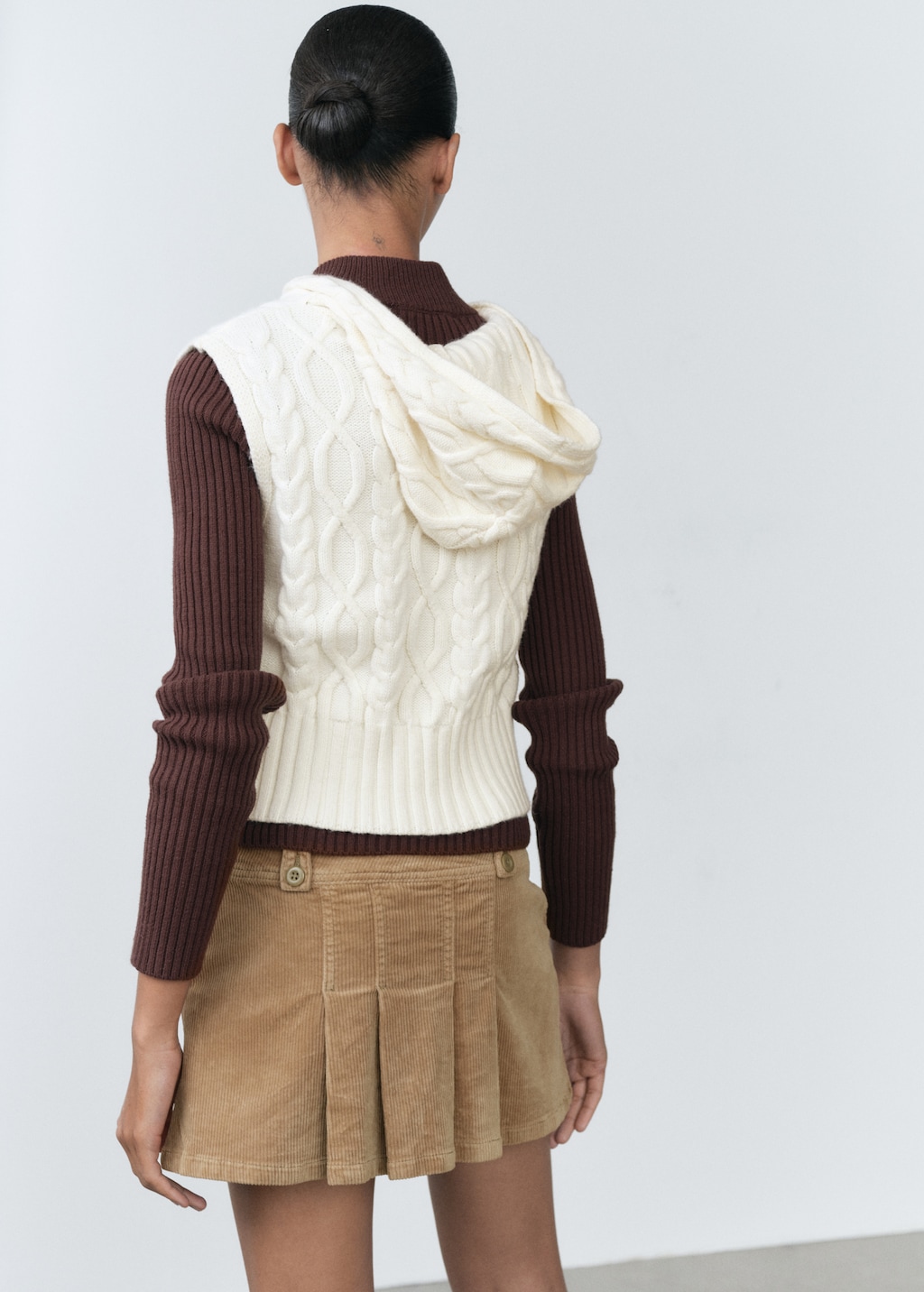 Cable-knit vest with hood