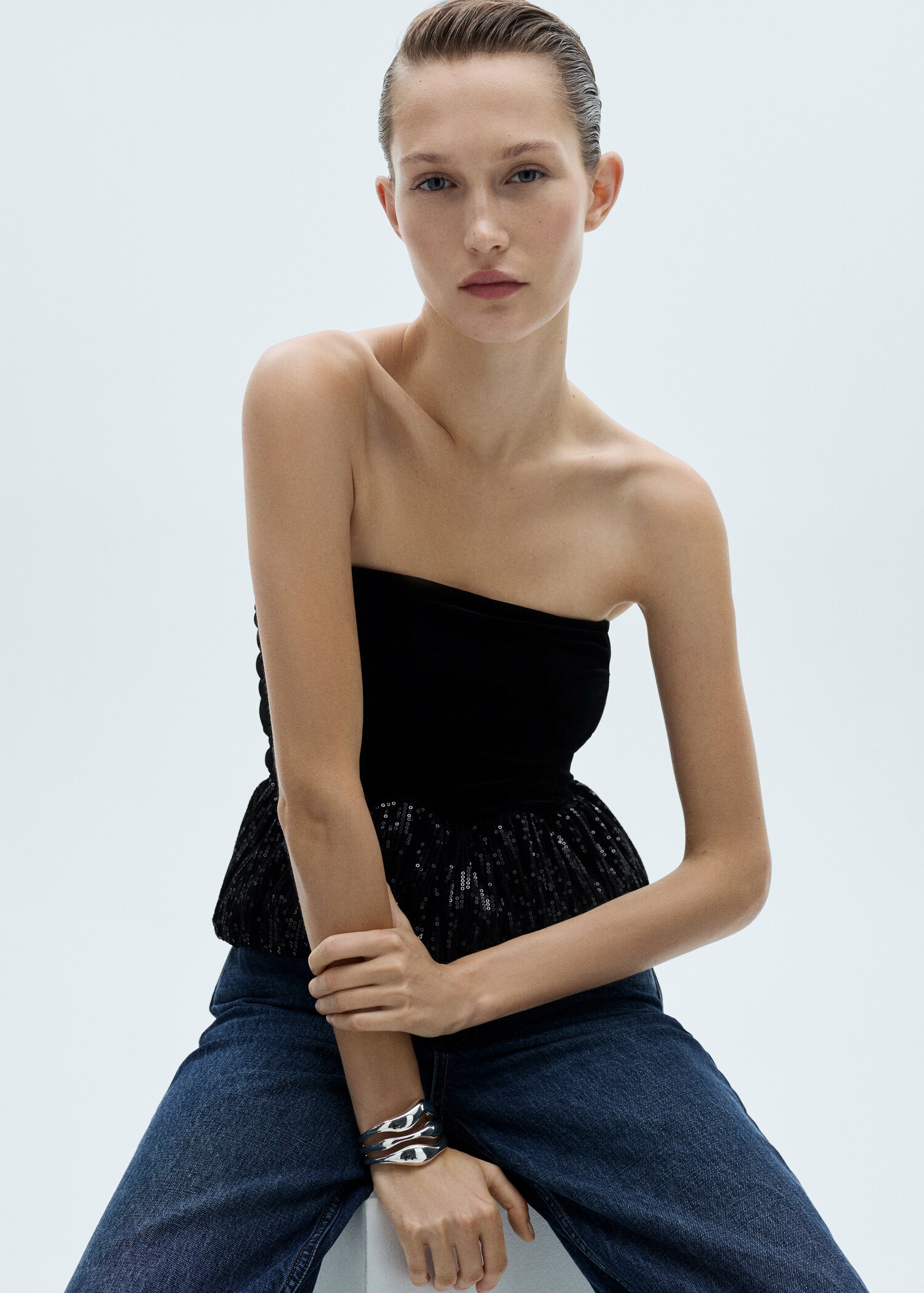 Top peplum detalle letejuelas - Plano medio
