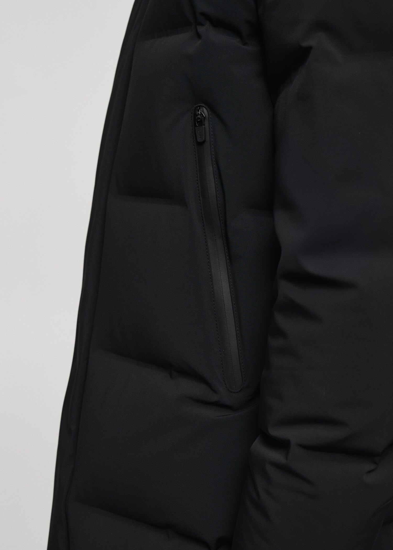 Long waterproof anorak with down and feather filling - Details of the article 6