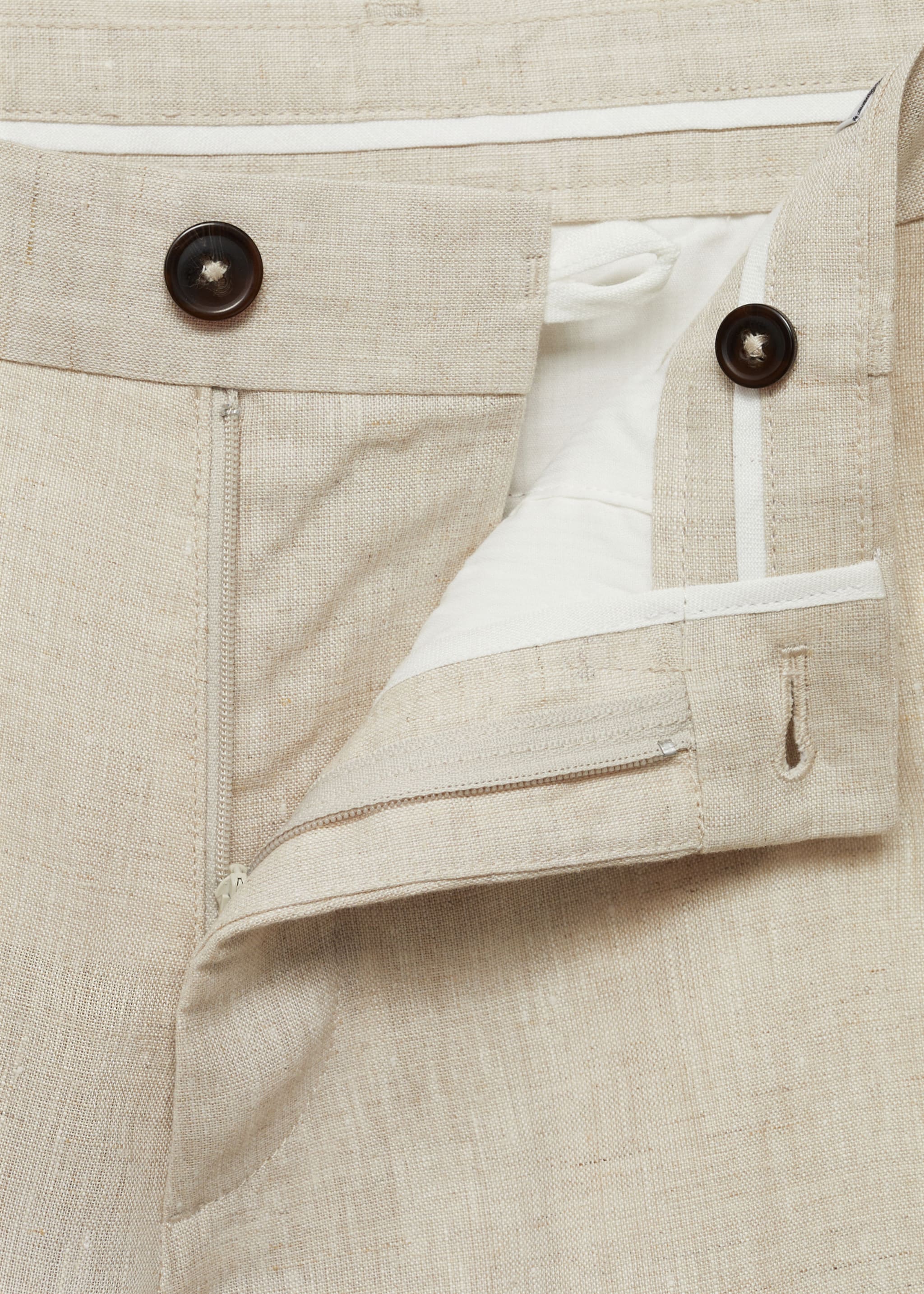 Slim-fit 100% linen bermuda shorts - Details of the article 8, Ecru. Ref: 77090250-00.