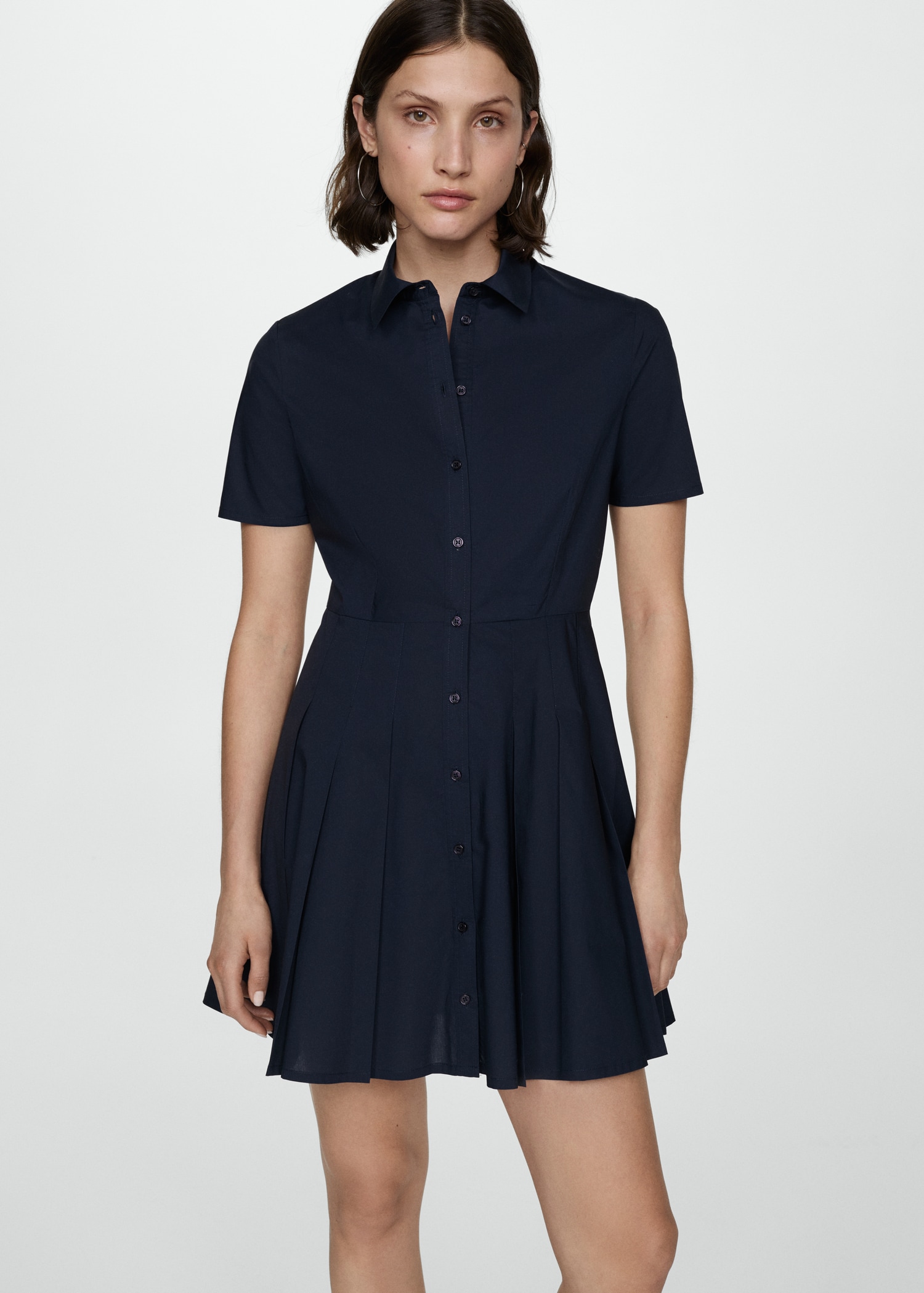 Vestido camisero plisado - Plano medio