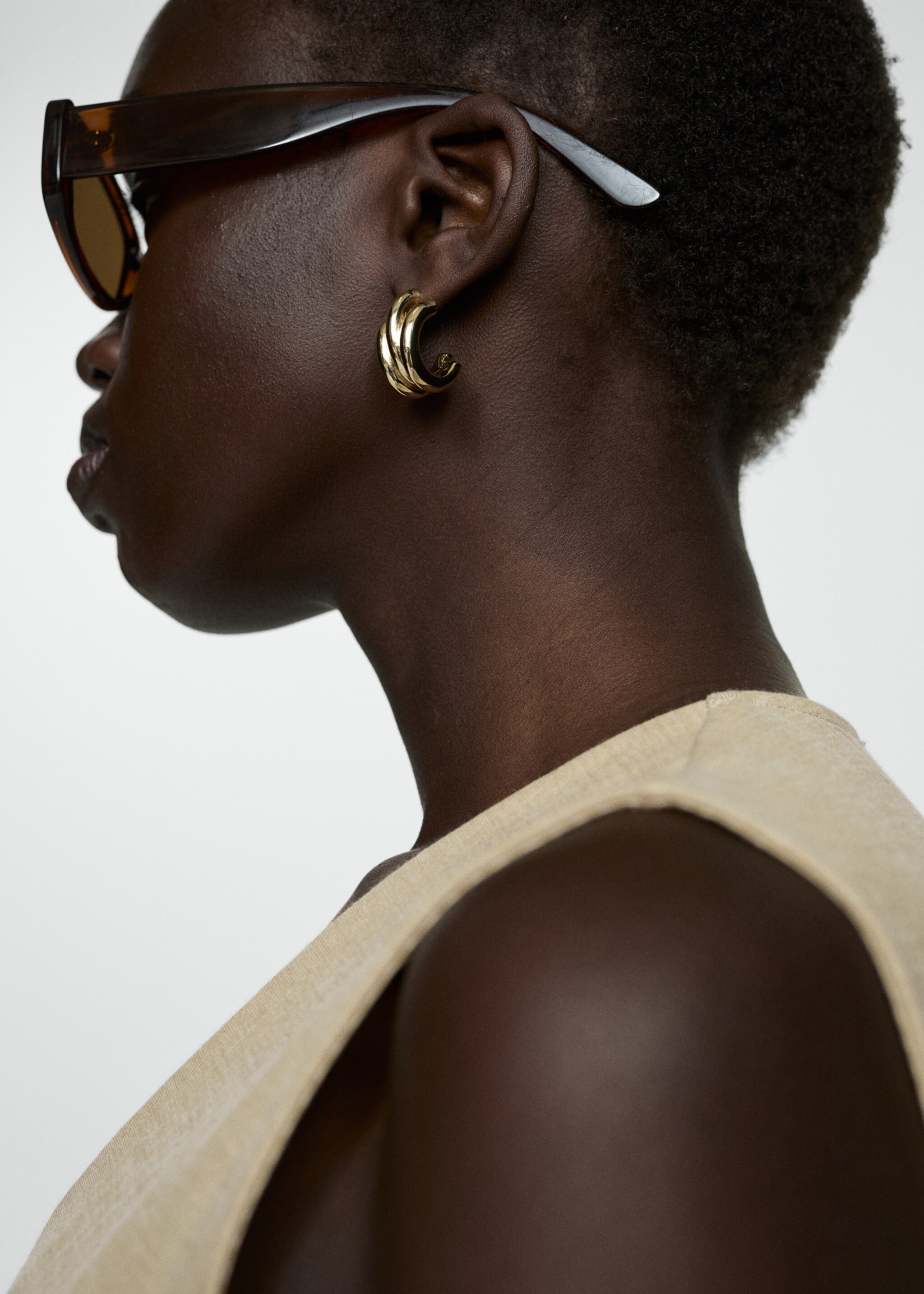 Short buttoned dress - Details of the article 1