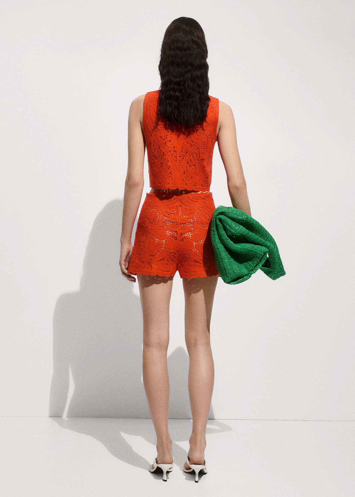 Crochet shorts with flowers - Reverse of the article