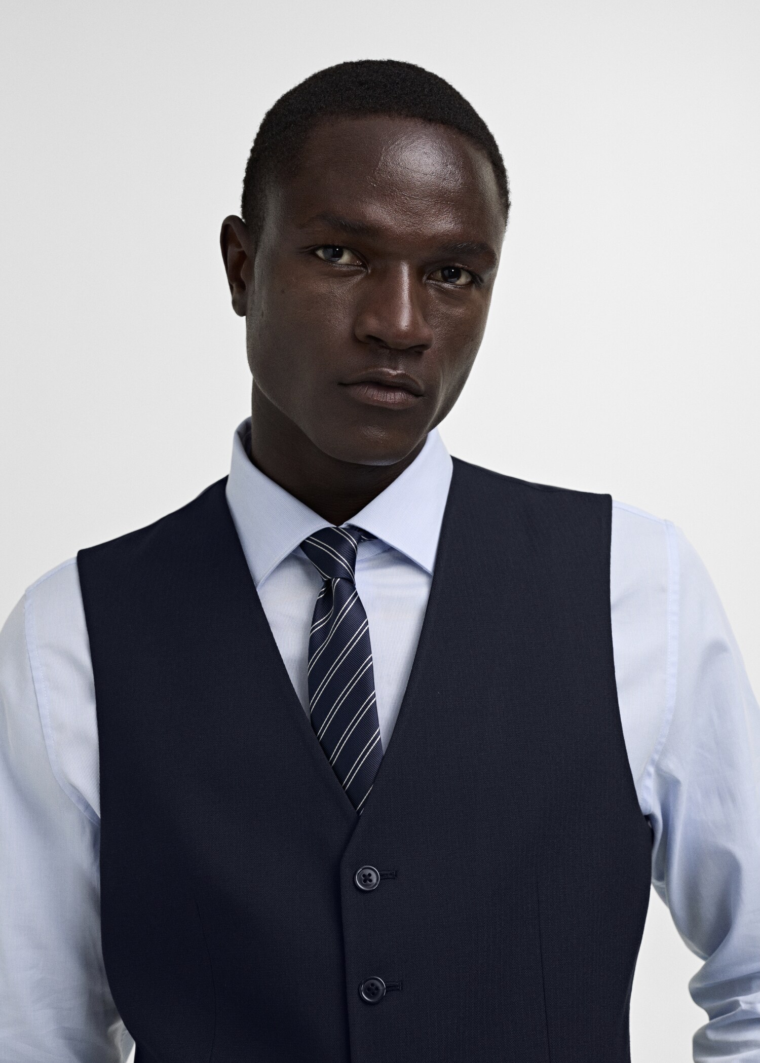 Slim-fit suit waistcoat in stretch fabric - Details of the article 1