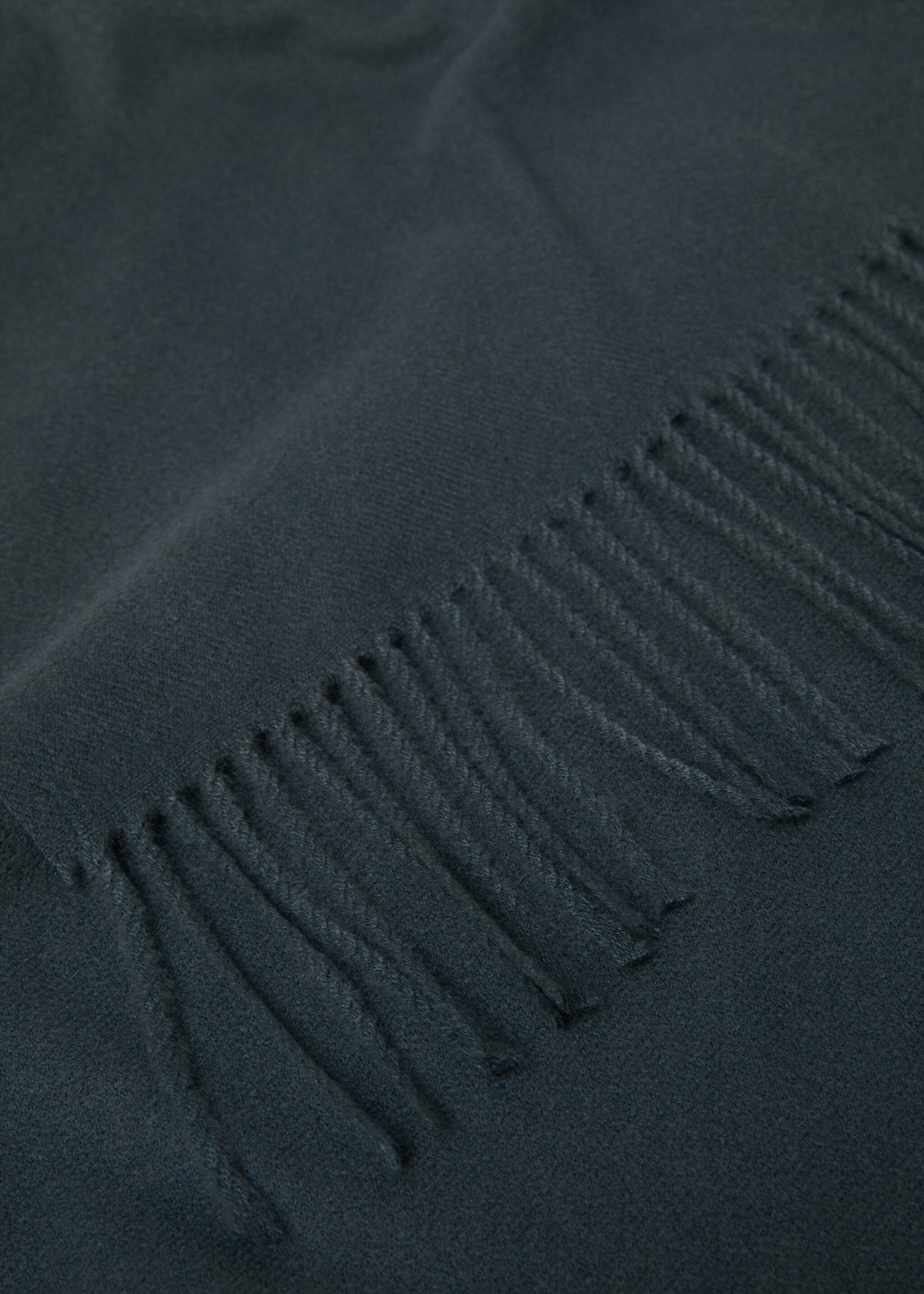 Soft fringed blanket - Details of the article 2