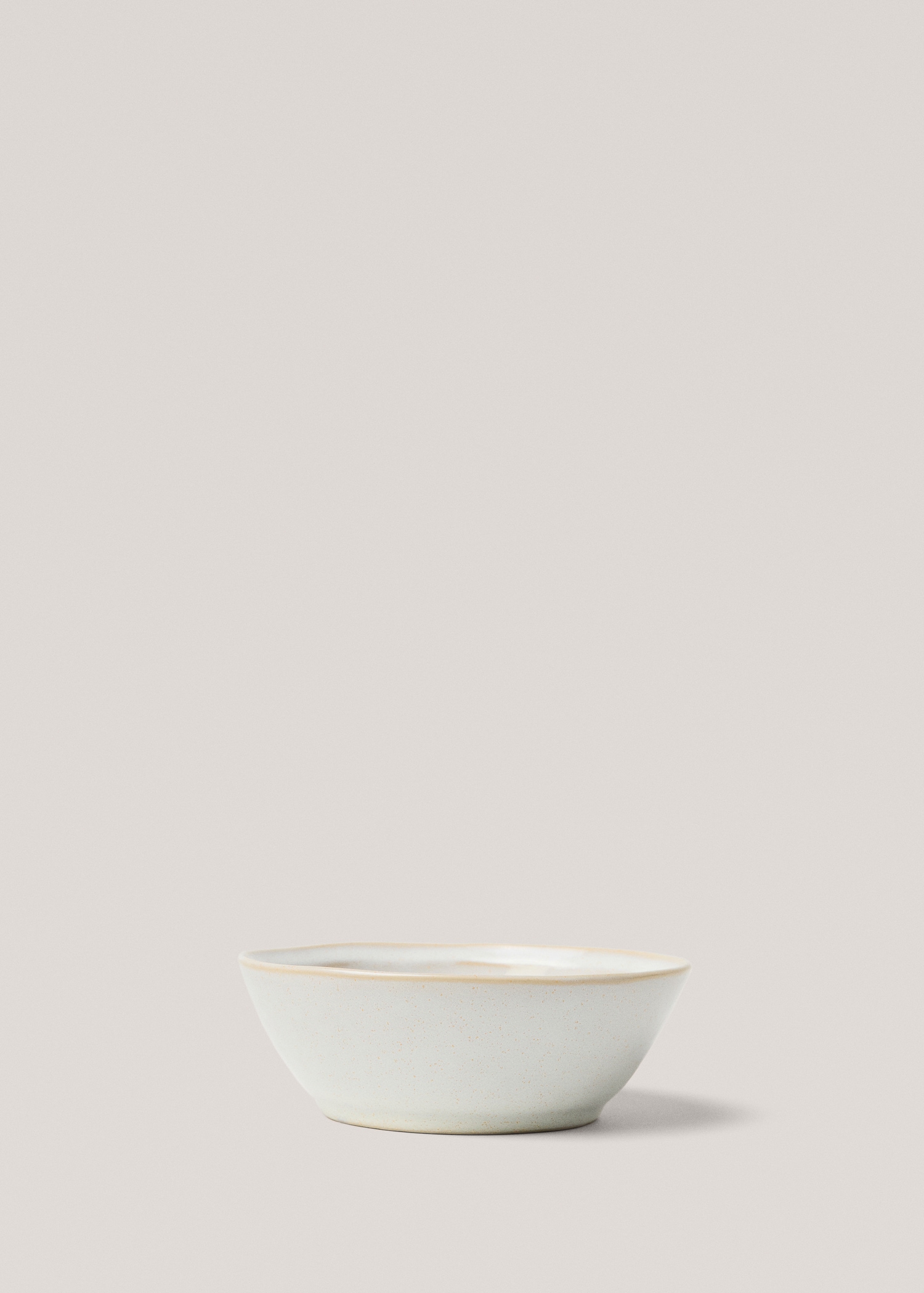 Stoneware bowl with aged rim - Article without model