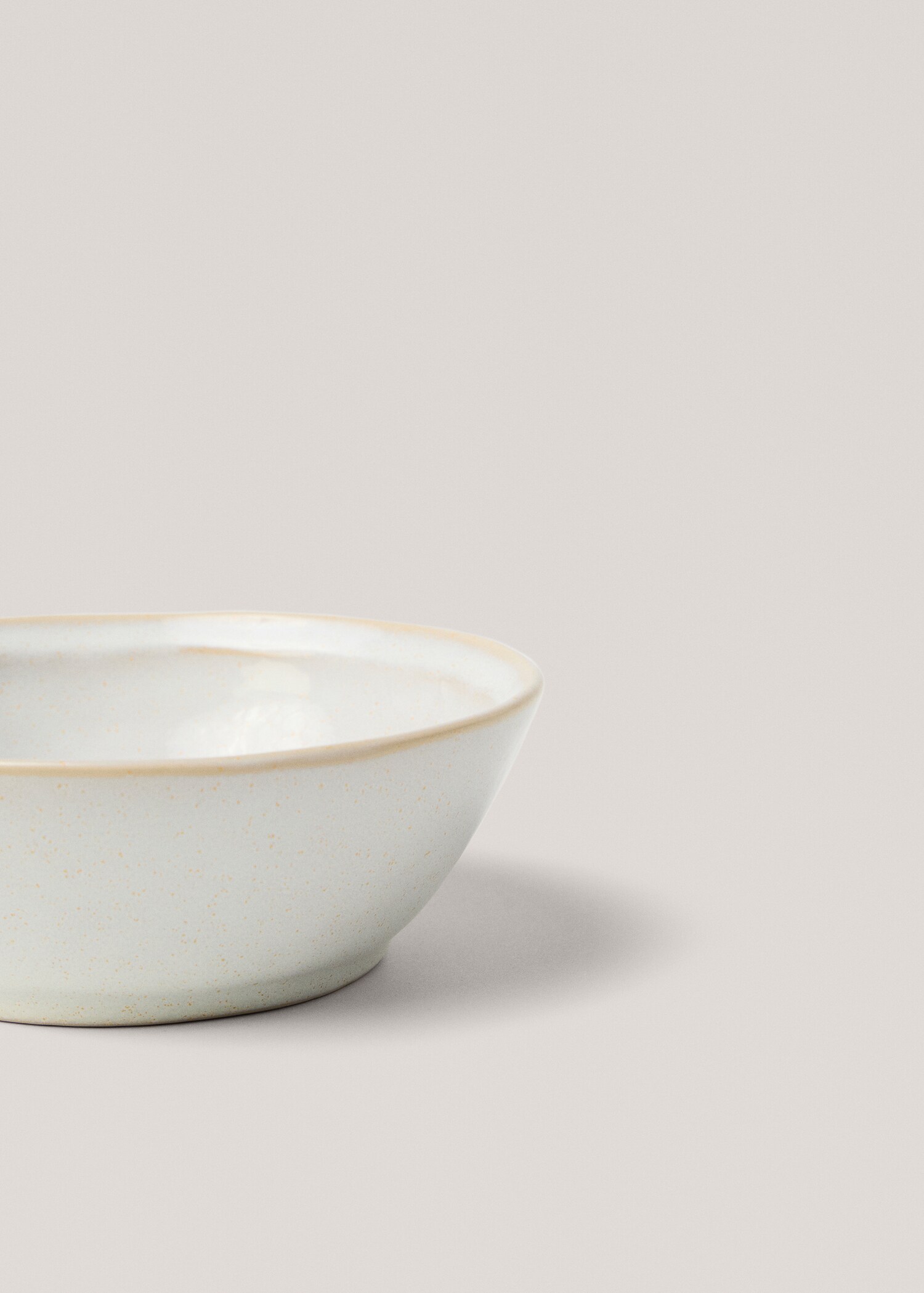 Stoneware bowl with aged rim - Details of the article 1