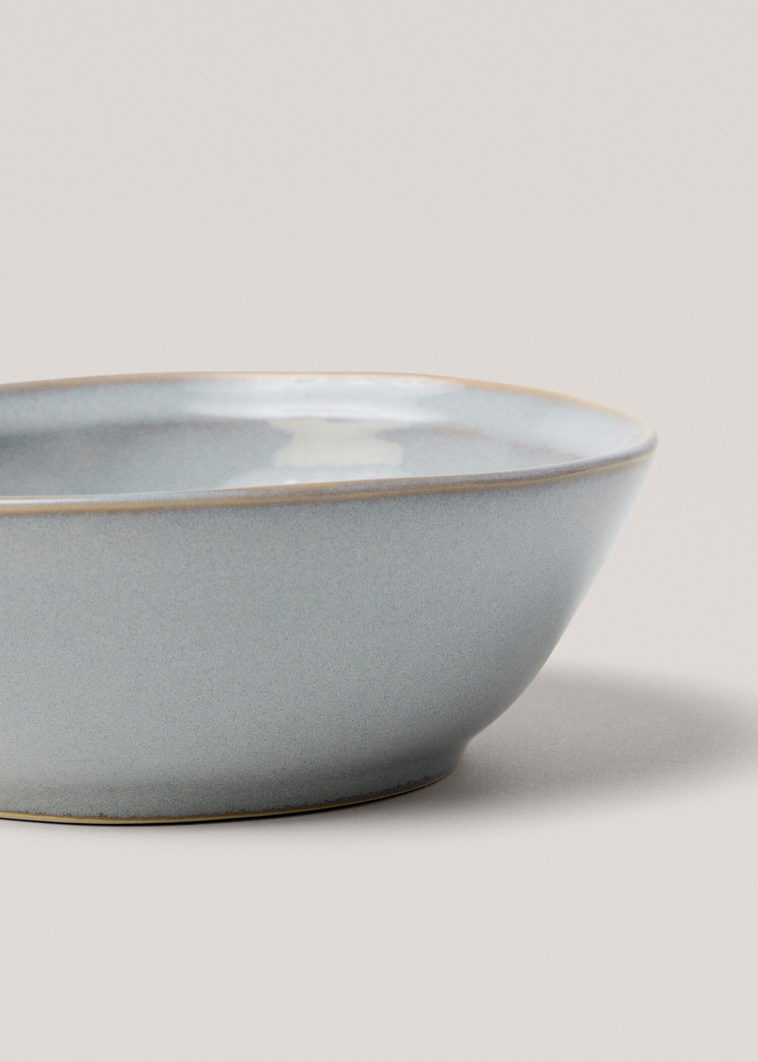 Stoneware bowl with aged rim - Details of the article 1
