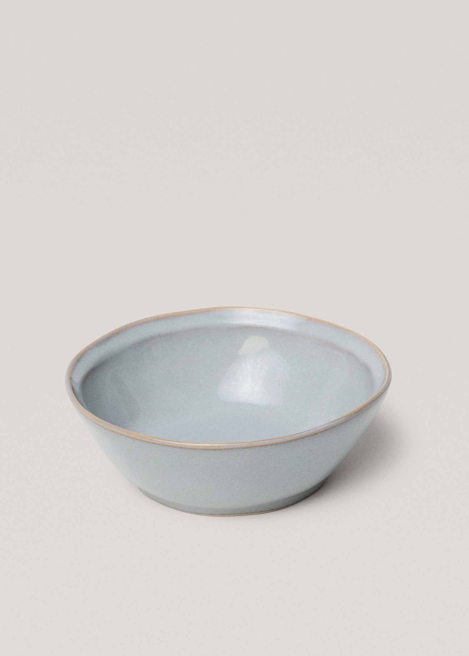 Stoneware bowl with aged rim - Details of the article 2