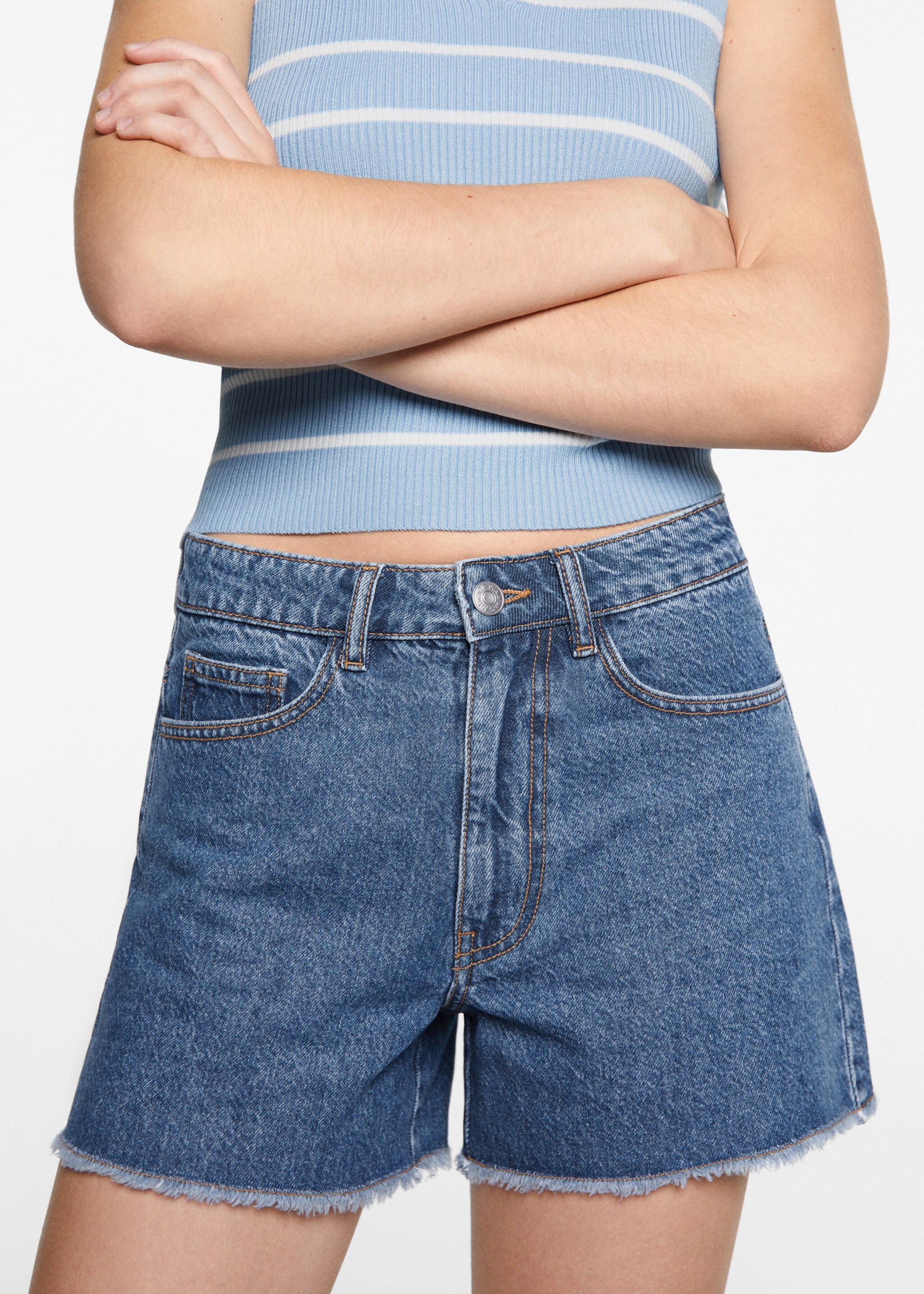 Shorts vaqueros bajo deshilachado - Detalle del artículo 6, Azul medio. Ref: 77090639-00.