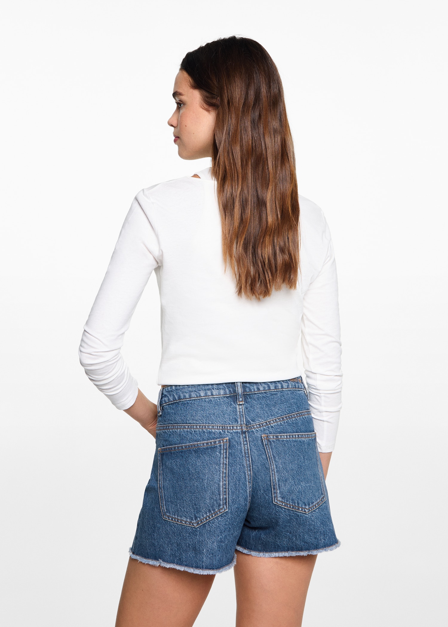 Short en jean revers effilochés - Verso de l’article