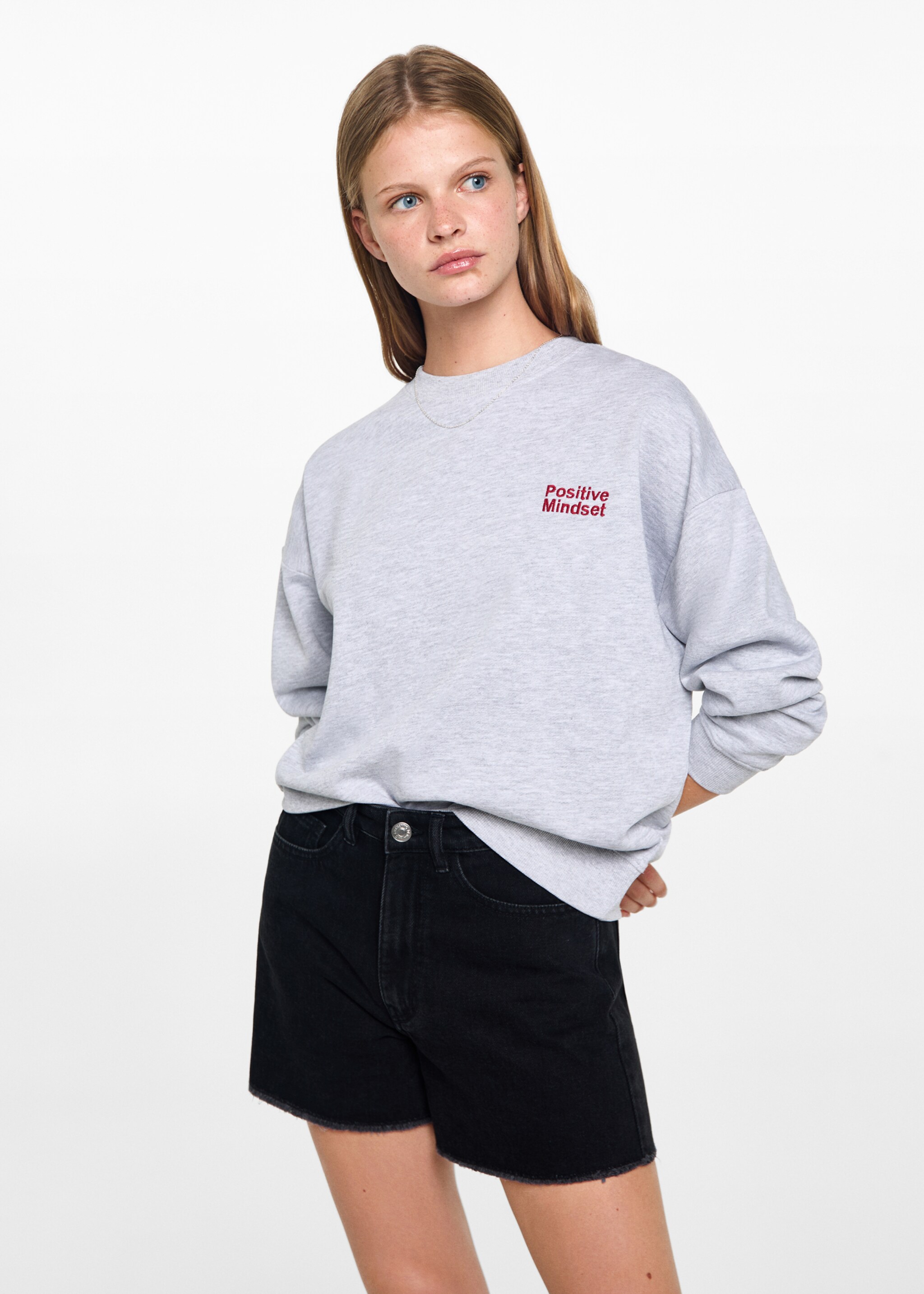 Shorts vaqueros bajo deshilachado - Plano medio, Denim negro. Ref: 77090639-00.