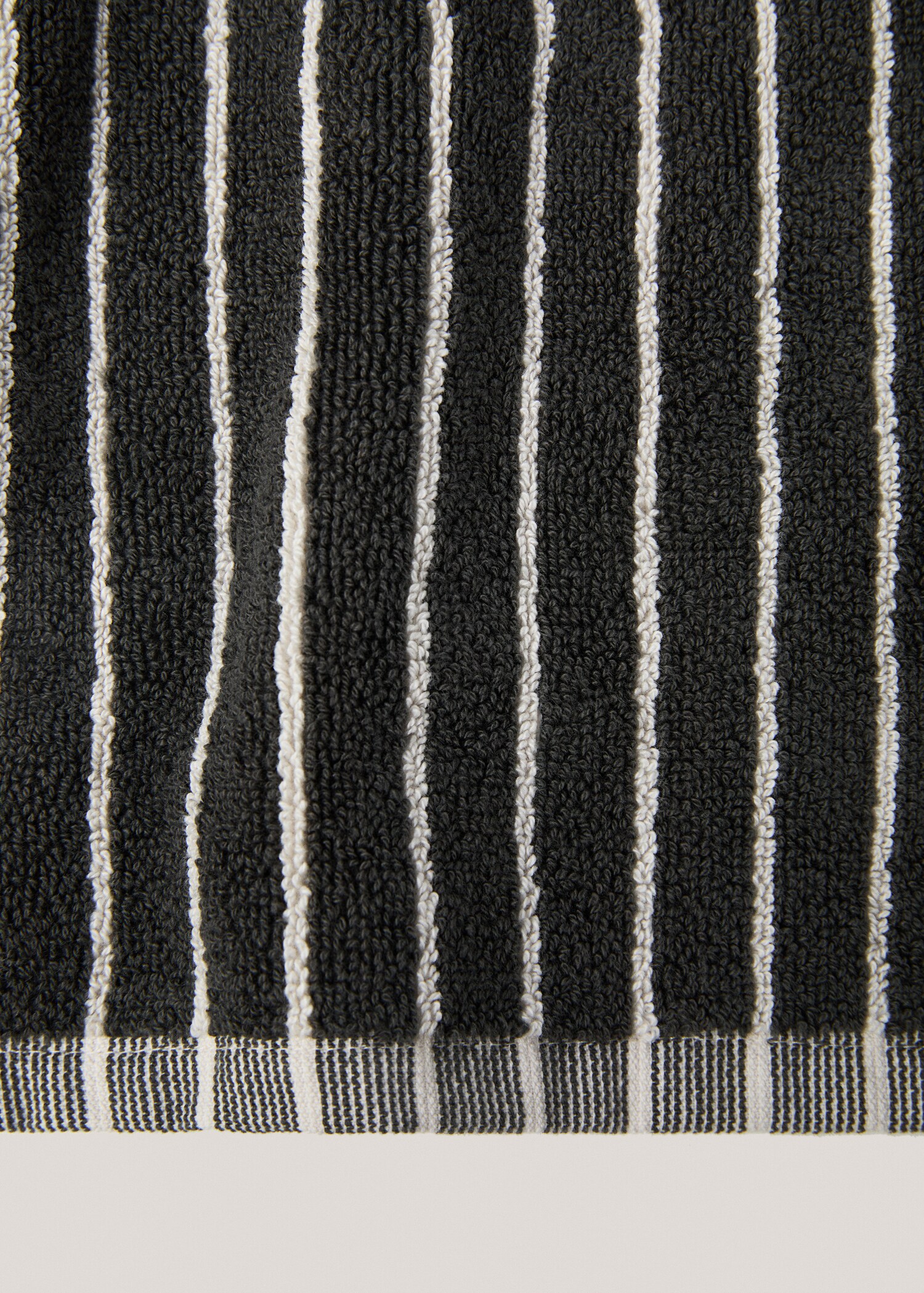 Striped cotton rug - Details of the article 1