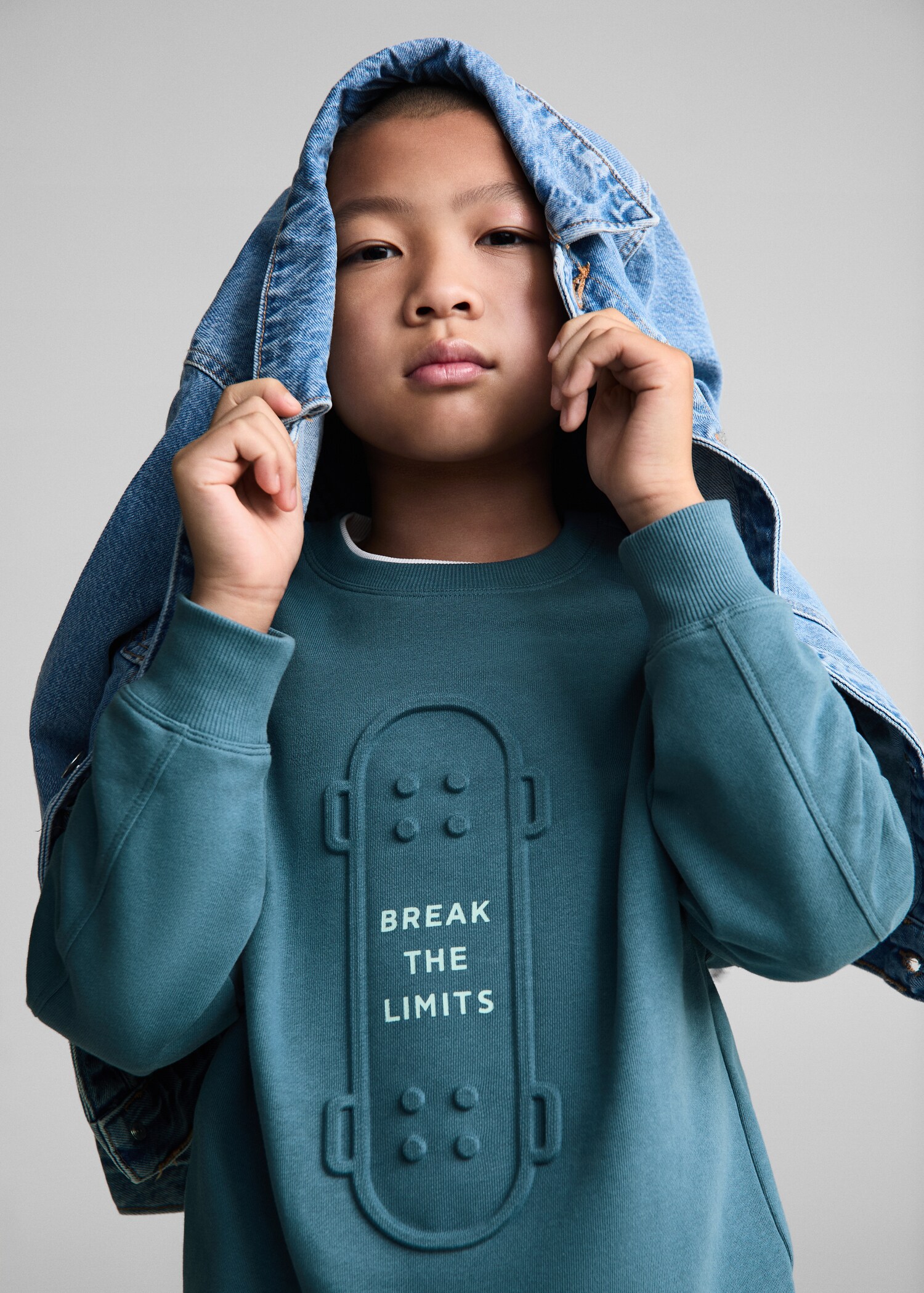 Embossed design sweatshirt - Details of the article 4