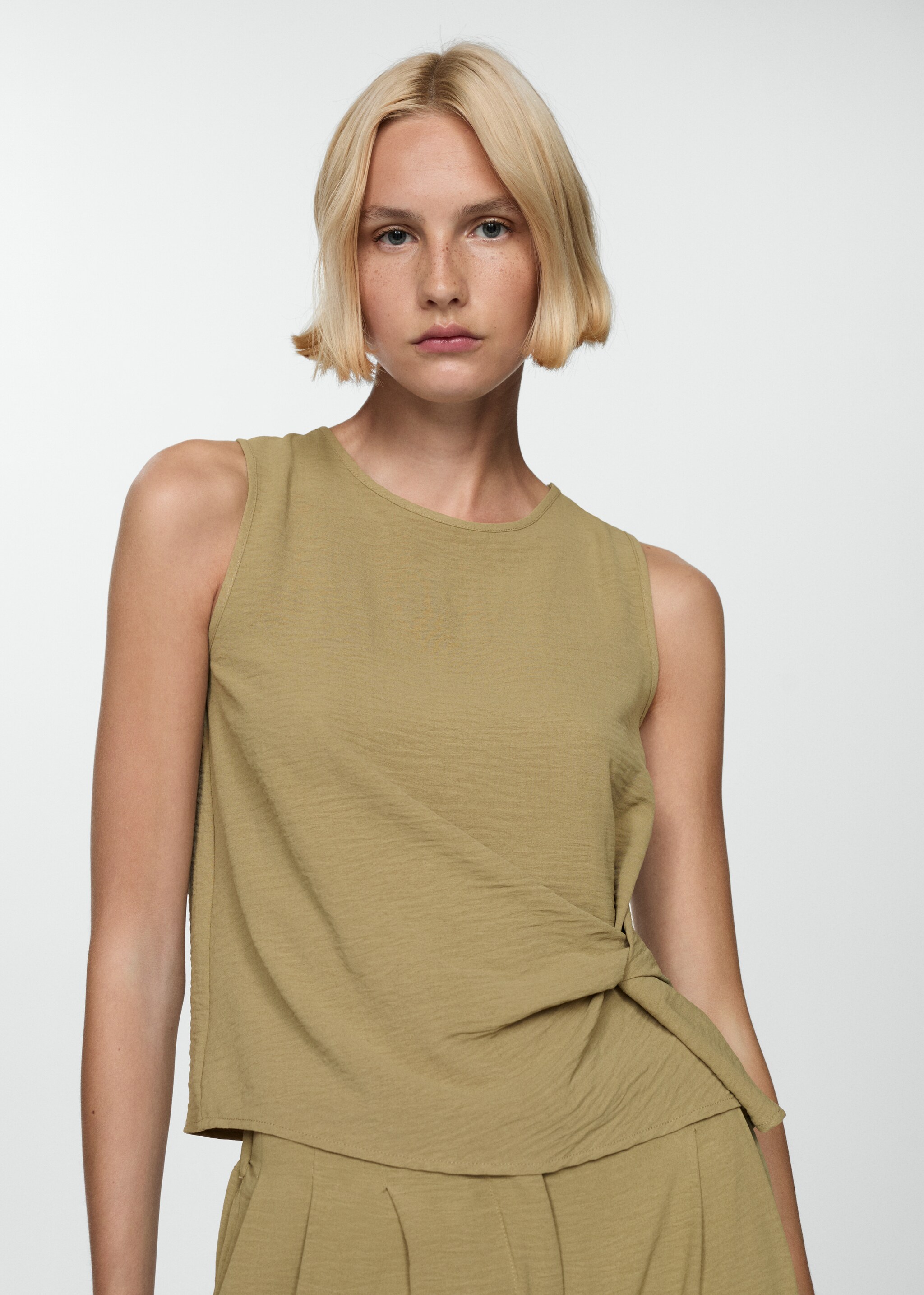 Textured top with knot detail - Medium plane