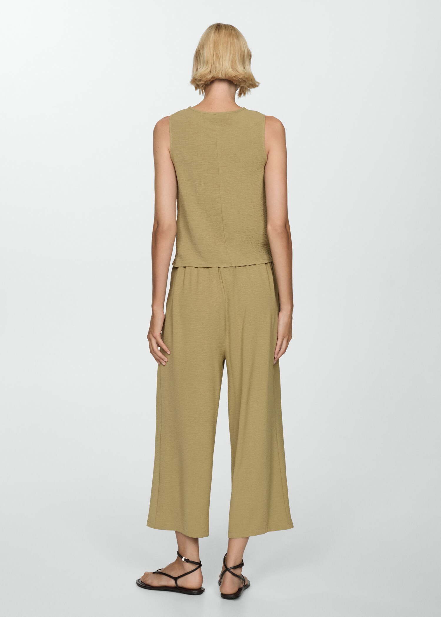 Textured top with knot detail - Reverse of the article