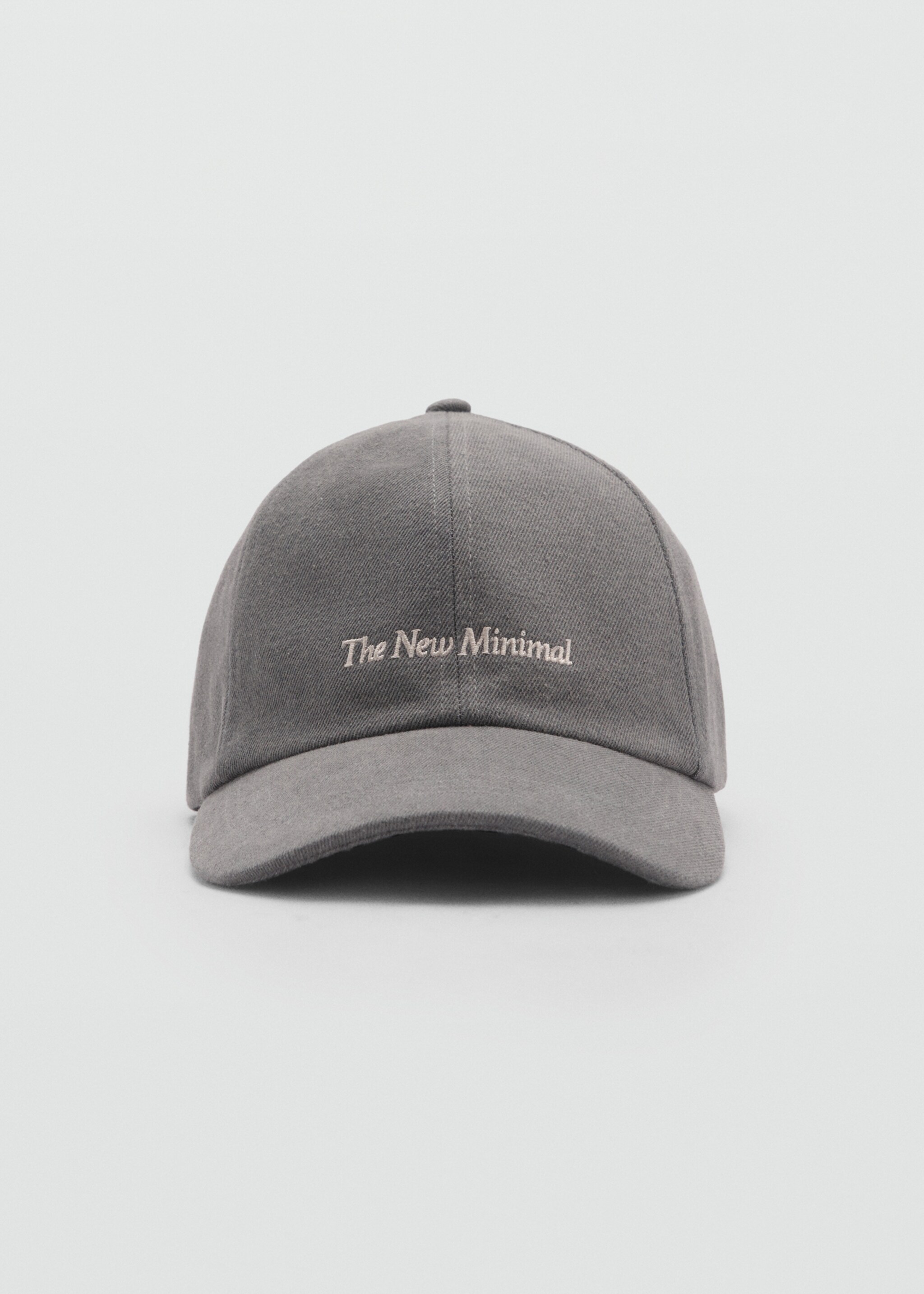 Gorra mensaje bordado - Plano medio