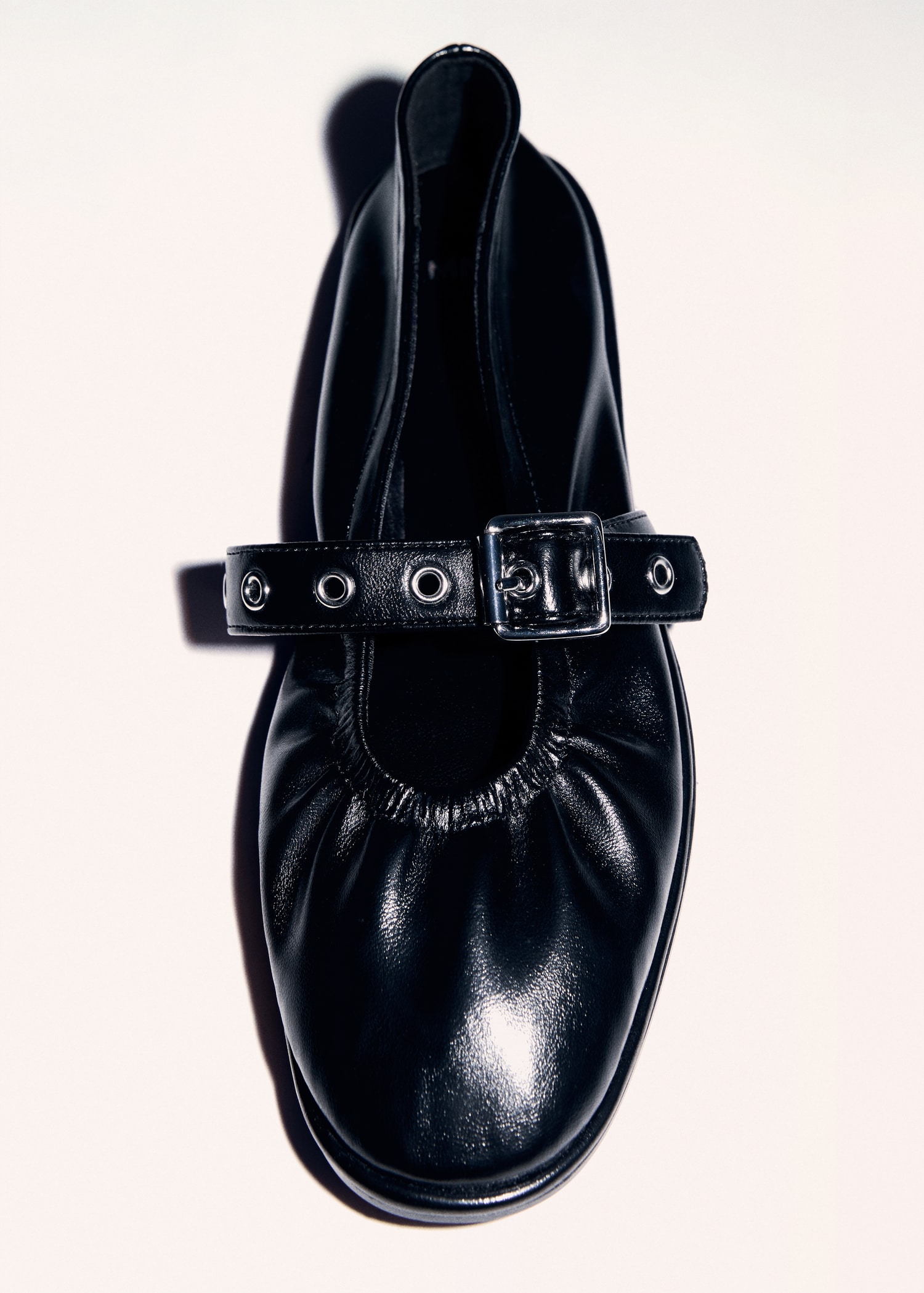 Sepatu flat ballet ujung bulat dengan gesper - Rincian barang 5