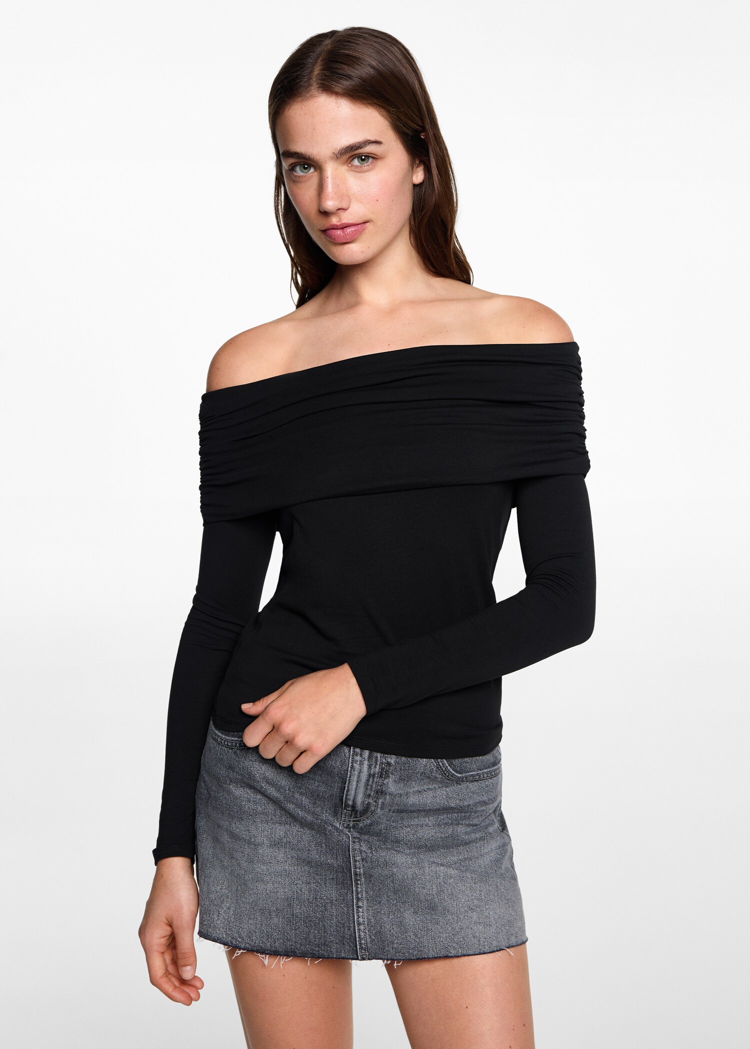 Camiseta off-shoulder - Plano medio