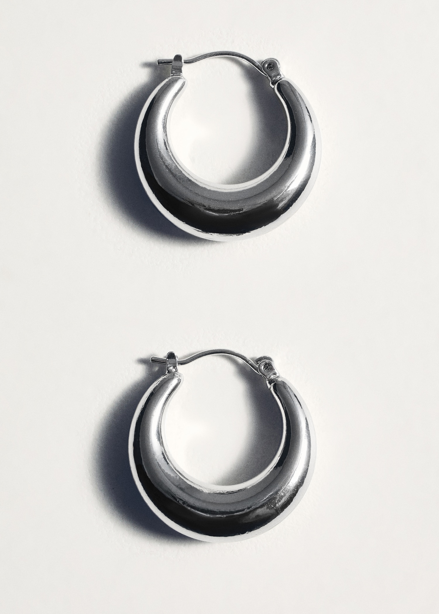 Volume hoop earrings - Details of the article 5