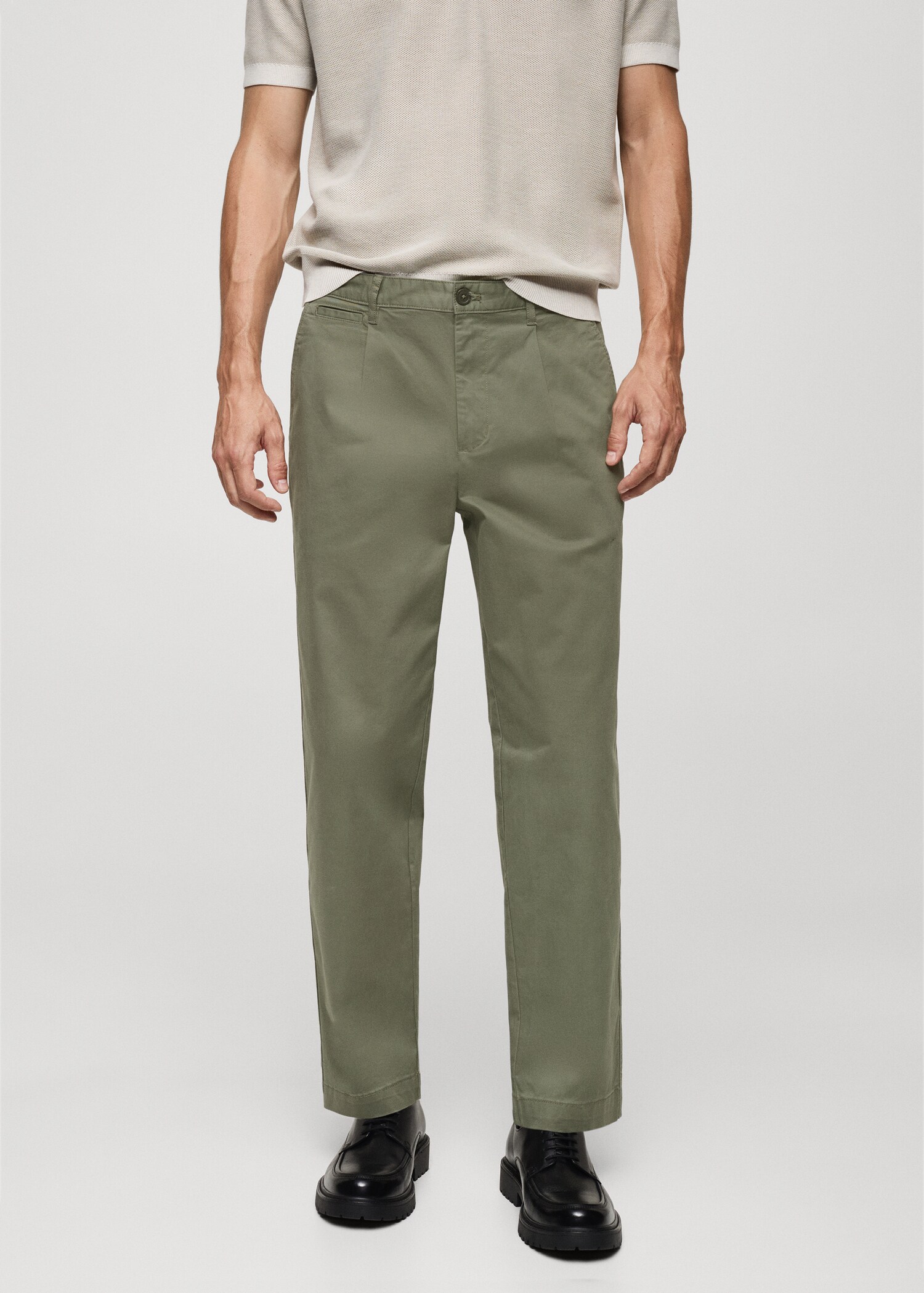Regular Fit Bundfaltenhose aus Baumwolle - Mittlere Ansicht