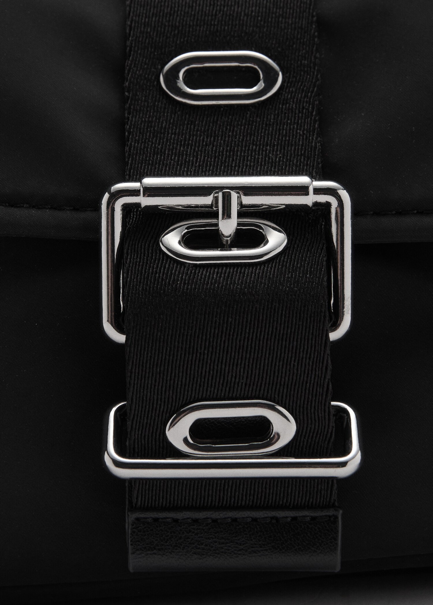 Shoulder bag with buckle - Details of the article 1