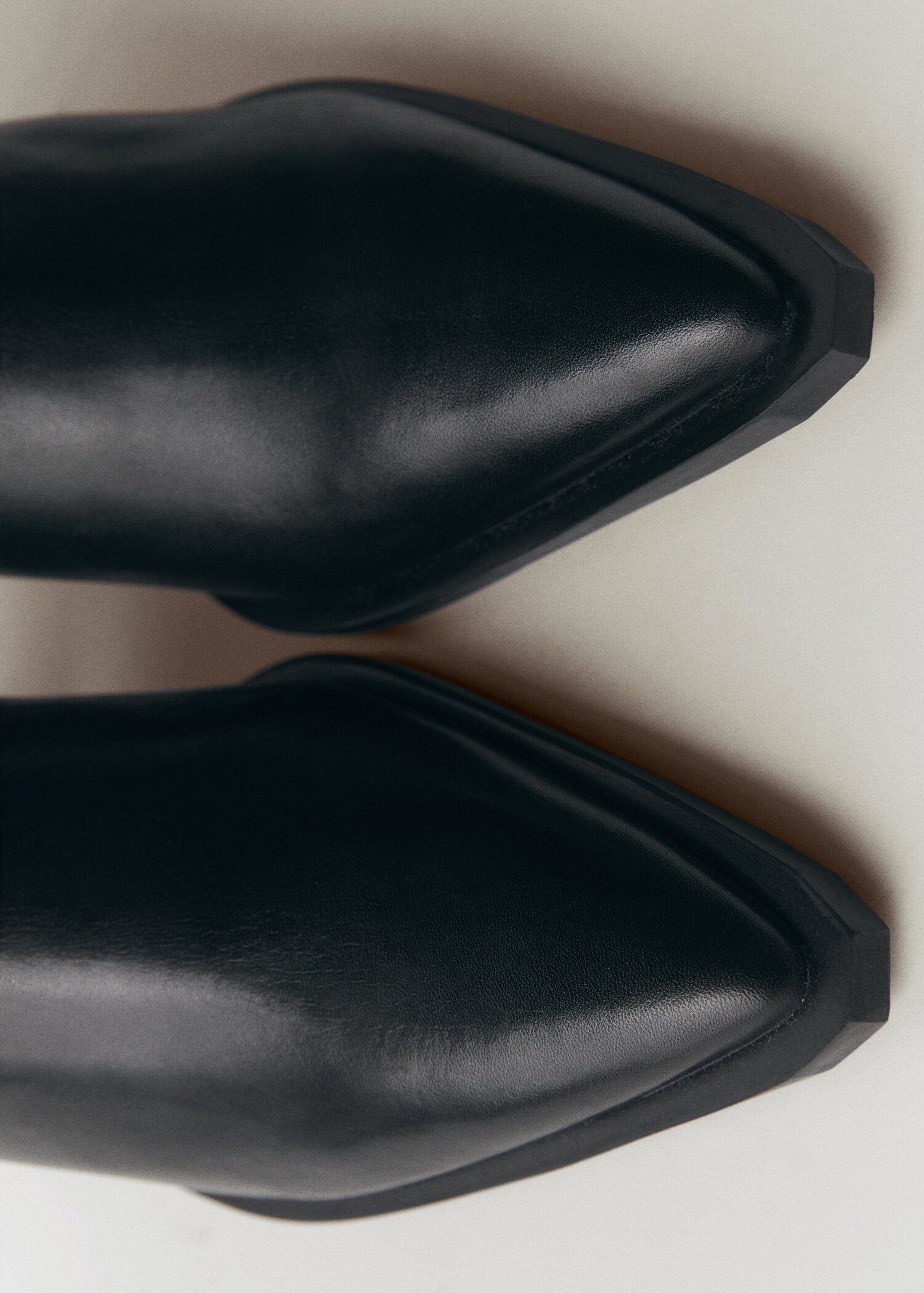 Spitze Ankle Boots aus Leder - Detail des Artikels 2