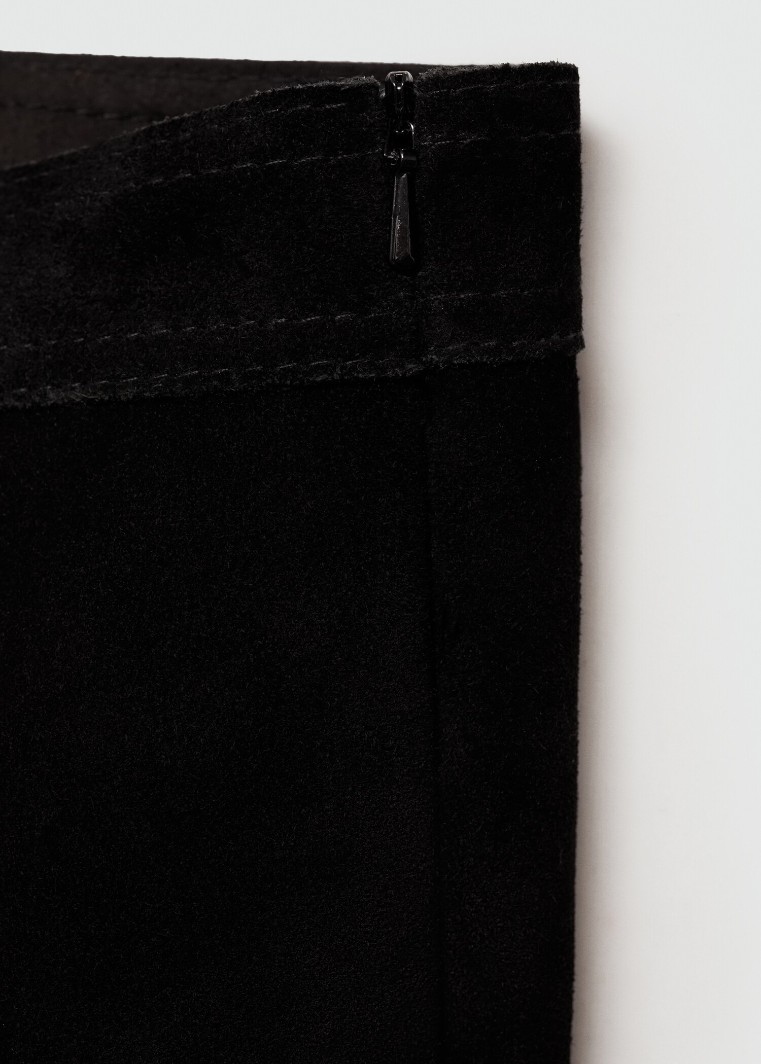 Leren shorts met uitsnijdingen en strikken - Detail van het artikel 0
