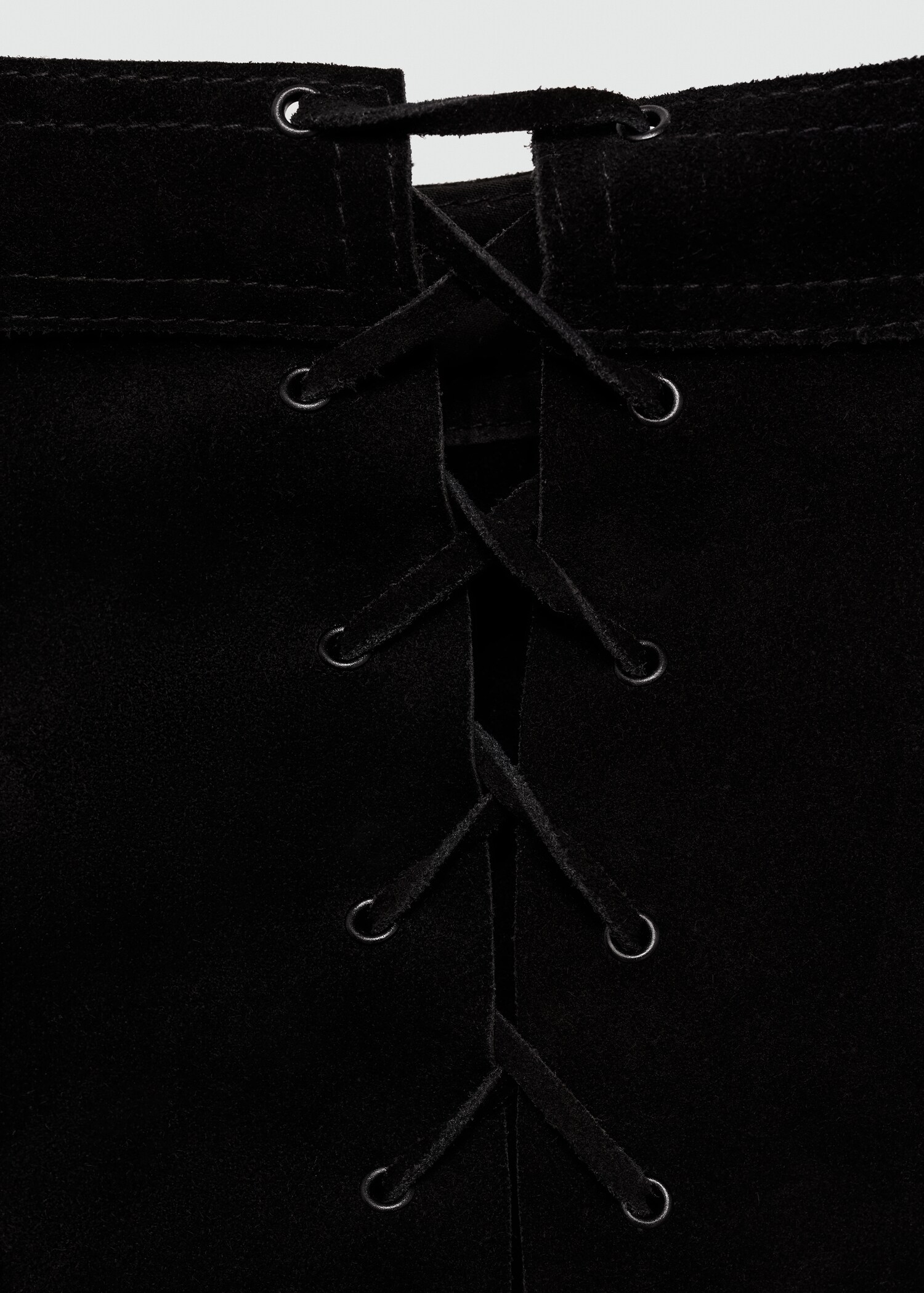 Leren shorts met uitsnijdingen en strikken - Detail van het artikel 8