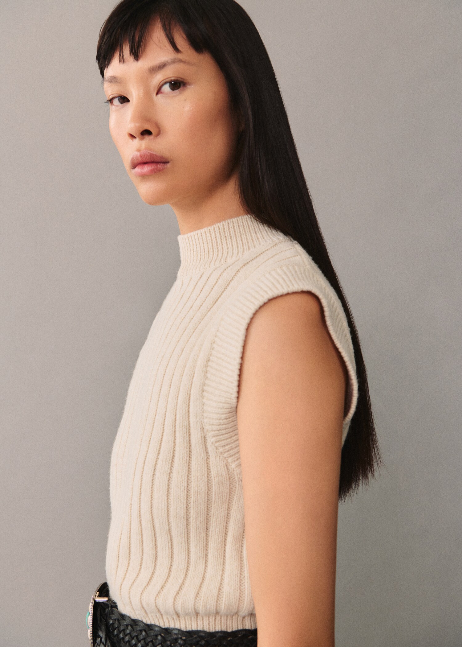 Perkins-neck knitted waistcoat - Details of the article 1