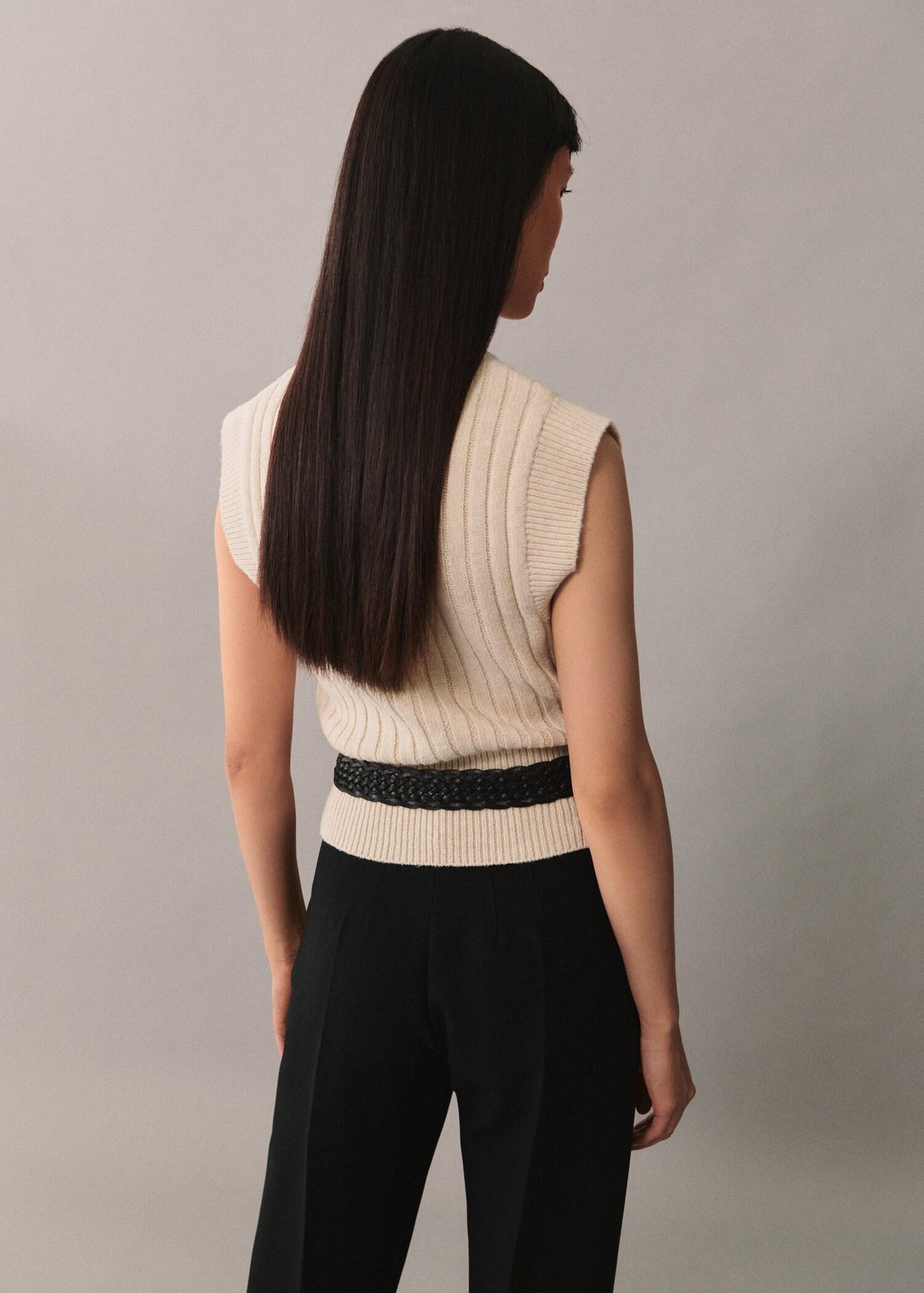 Perkins-neck knitted waistcoat - Reverse of the article