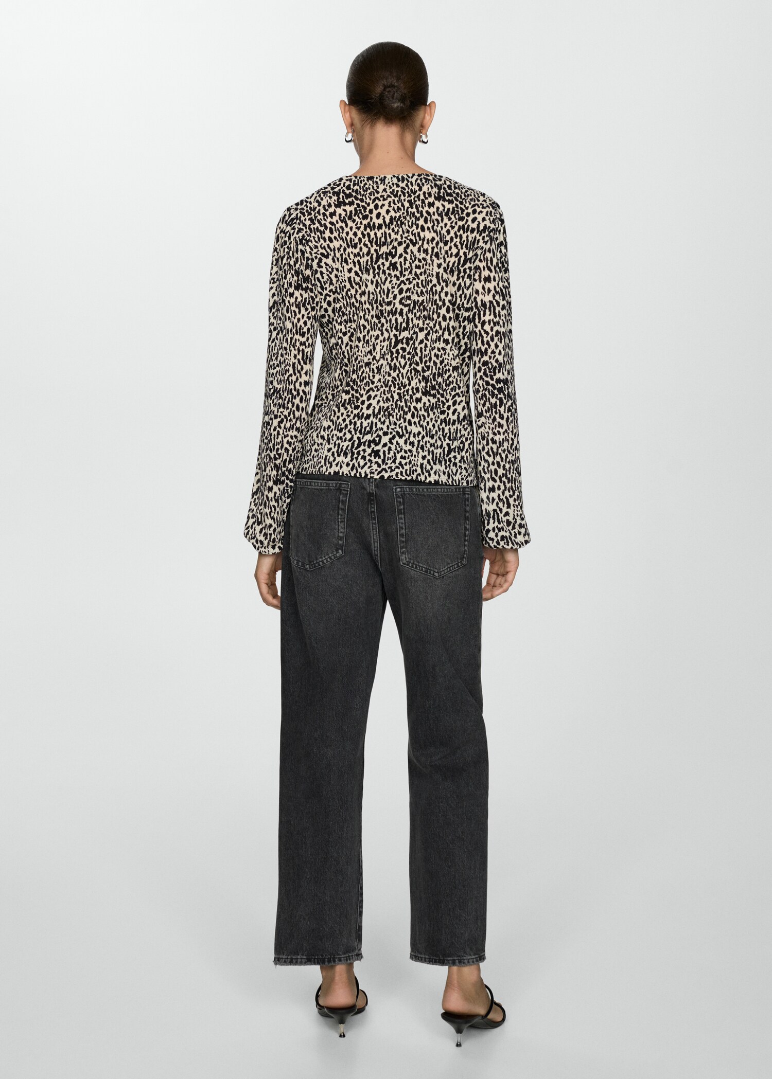 Blusa estampado animal print - Reverso del artículo