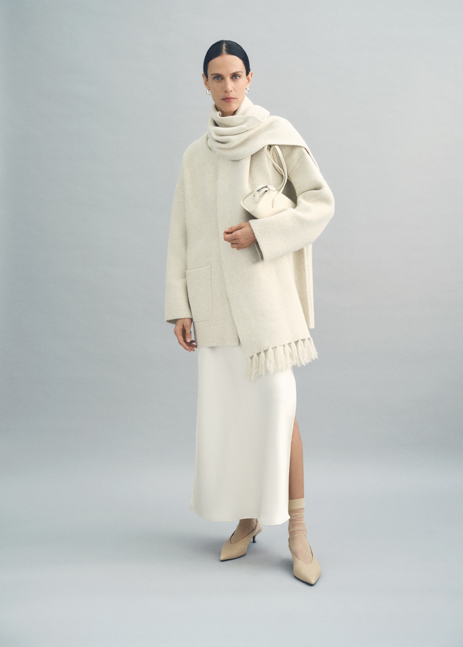 Knitted coat with detachable scarf - Details of the article 6