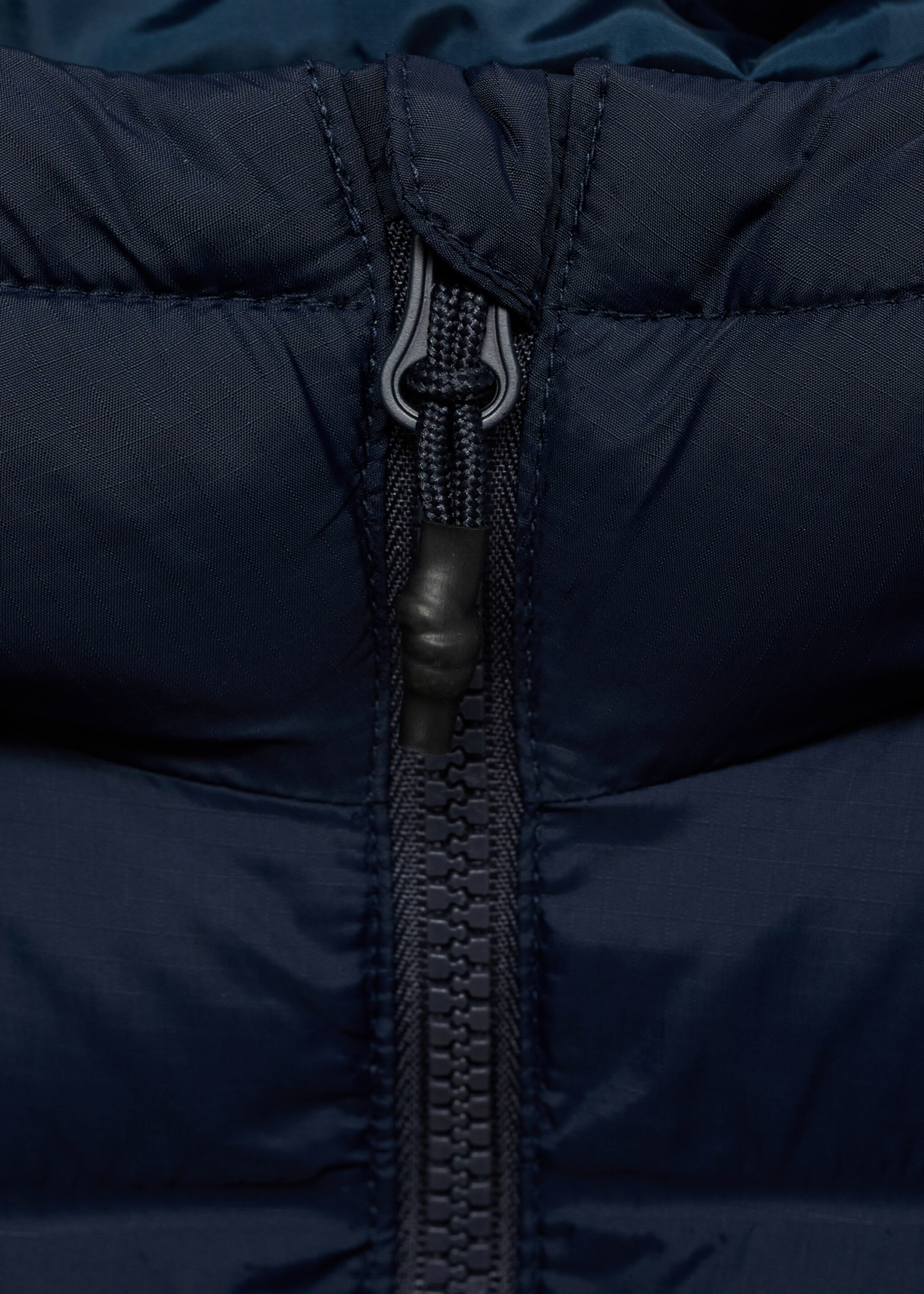 Quilted gilet with hood - Details of the article 0